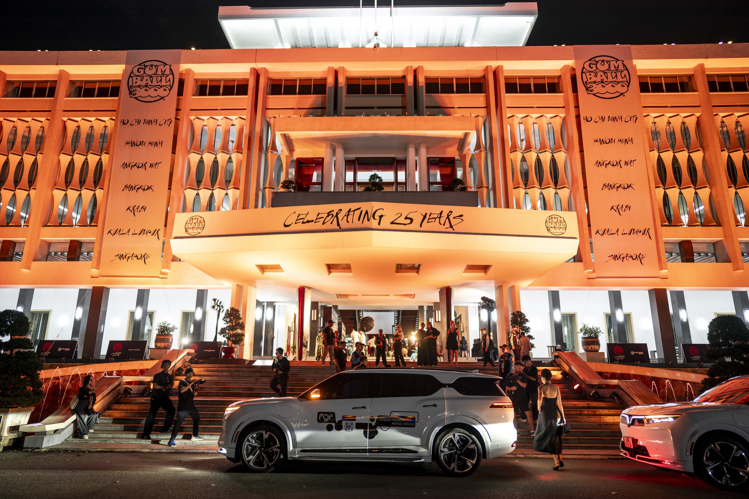 Guest arrivals at Independence Palace 