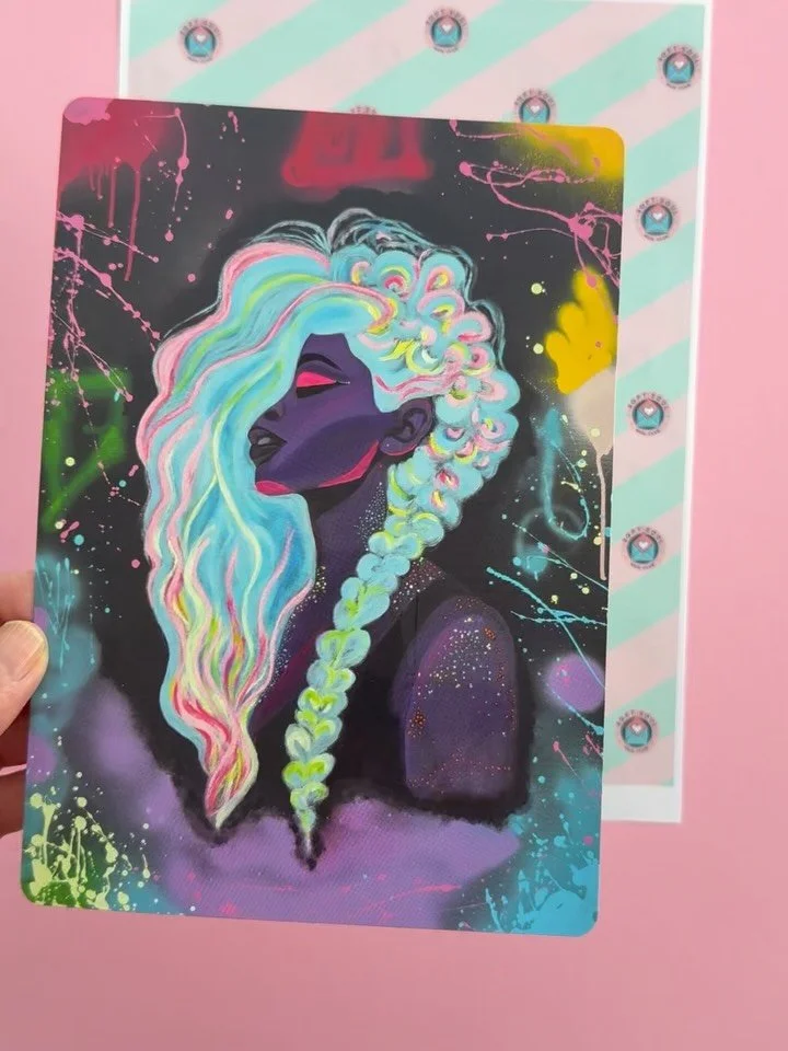 Mein Gem&auml;lde &bdquo;Partymaus&ldquo; gibt es jetzt auch als Postkarte! 🎉
Das Original k&ouml;nnt ihr noch bis zum 20.12. in der Artlounge Iphofen sehen &ndash; und nat&uuml;rlich kaufen.
F&uuml;r alle, die die &bdquo;Partymaus&ldquo; lieben und