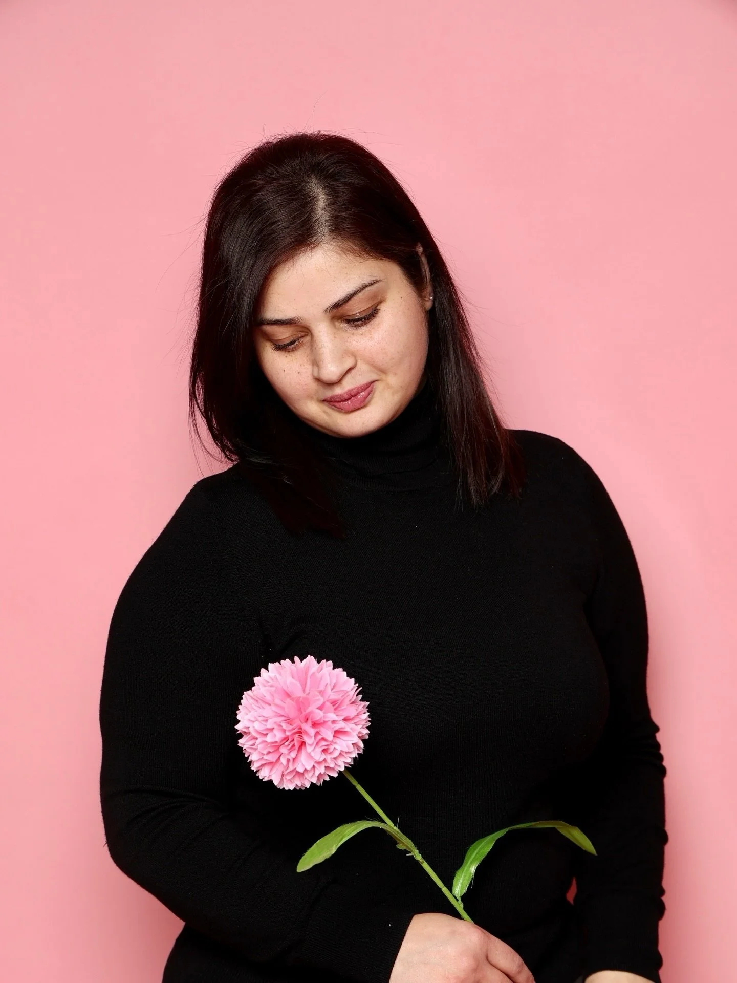 Heute ist ein Tag, den ich niemals vergessen werde: Ich wurde eingeb&uuml;rgert. 🇩🇪 Es ist schwer, in Worte zu fassen, was ich gerade f&uuml;hle&hellip; Freude, Erleichterung, Stolz &ndash; aber auch ganz viel Dankbarkeit.  Dieser Weg war nicht ein