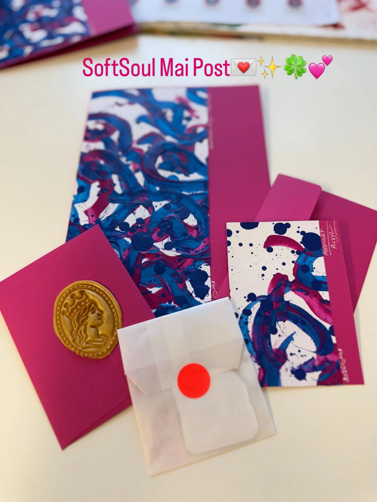 SoftSoul Mail Club - SoftSoul Mai Post

Dieser Brief war nicht leicht zu schreiben. 
Denn mit jeder Zeile teile ich nicht nur Worte mit euch, sondern auch einen Teil von mir selbst. Meine Geschichte, meine Gedanken, meine Gef&uuml;hle. 

SoftSoul ist