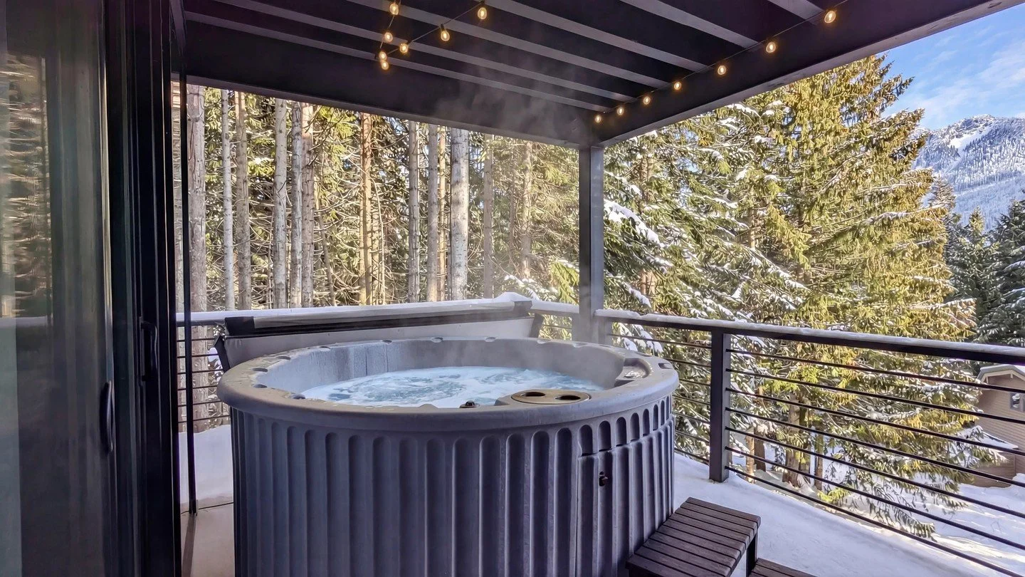 104 degrees of pure mountain bliss. 🏔️✨

There&rsquo;s no better feeling than trading the crisp air of Mount Hyak for the warmth of our private 6-person hot tub. Whether you're soaking after a day on the slopes or just catching the sunset over the C