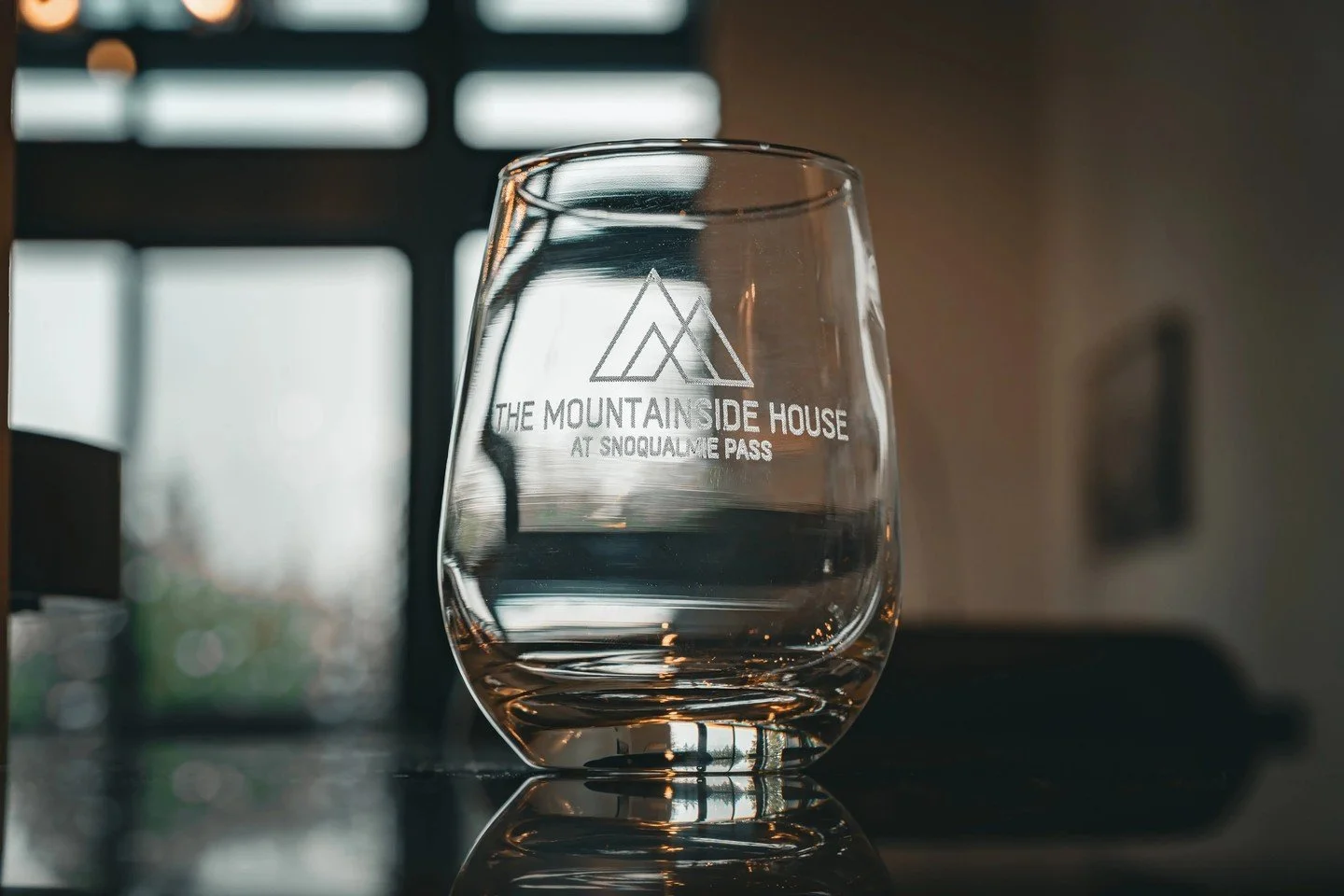 Experience luxury at The Mountainside House. Soak in sunset views over Hyak and secure the ultimate basecamp for the 2026 FIFA World Cup. Your mountain sanctuary awaits.

Book now: airbnb.com/rooms/1563304593380698710 #Hyak