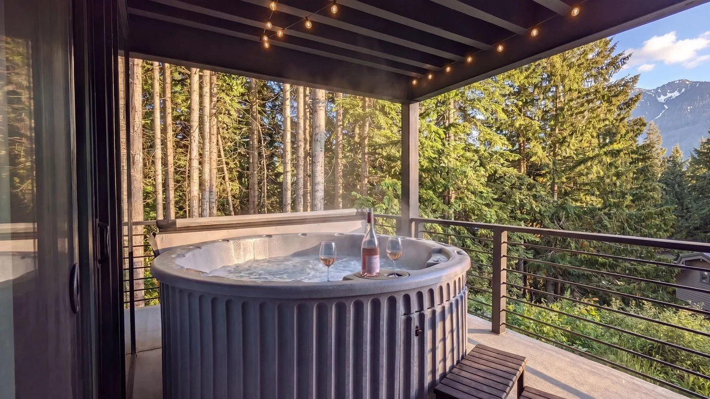 Uncork the Ros&eacute; and let the relaxation begin. 🥂 Soak in our private hot tub perched above the forest with panoramic views of the Cascades. The perfect sanctuary for your next girls&rsquo; getaway at Hyak. ✨🌲

#SnoqualmiePass #GirlsTrip #Hyak