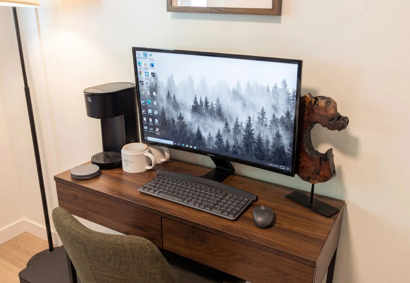Redefine your remote work at Hyak. 🌲 Our office features a 27" curved LED monitor, wireless keyboard, mouse, and ink-jet color printer/scanner. With high-speed WiFi and Cascades views, it&rsquo;s the ultimate mountain basecamp. Book your stay! 