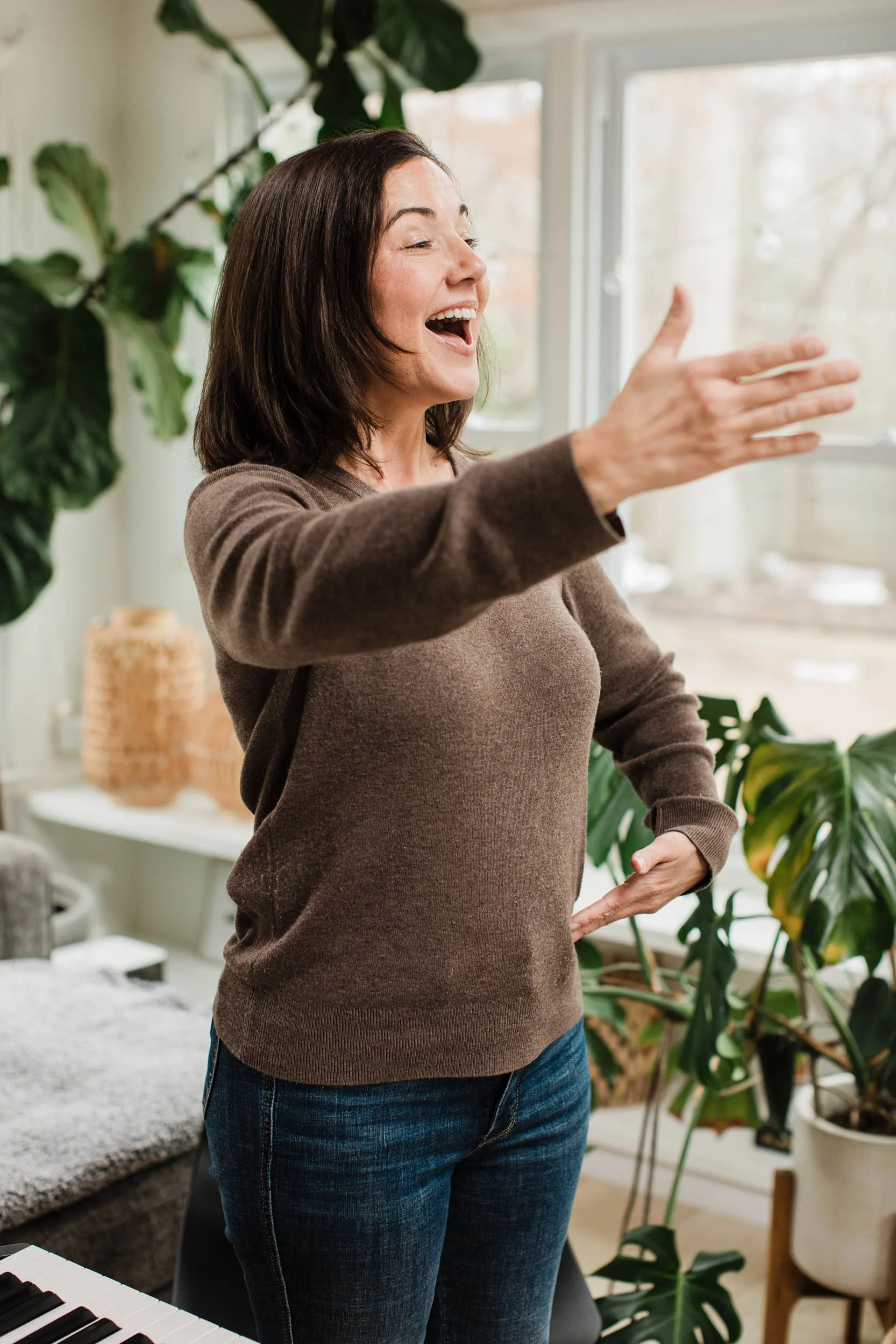 Greenville SC Vocal Coach Kristen Calhoun demonstrates holding a note.