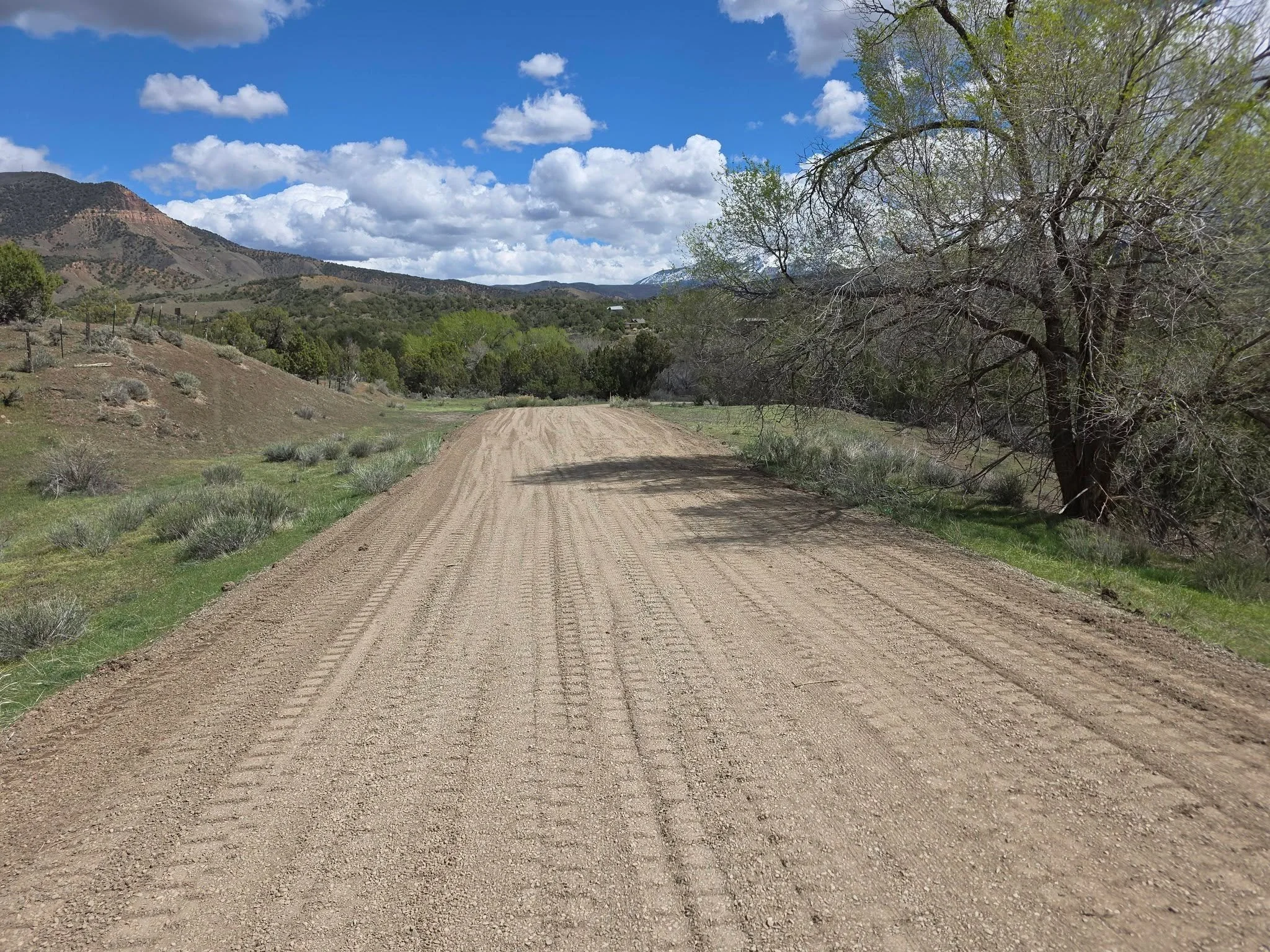 Another road graded..I want to thank all the amatuer plow guys for all the road work. Keep blading that gravel into the ditches so I have to come fix it.