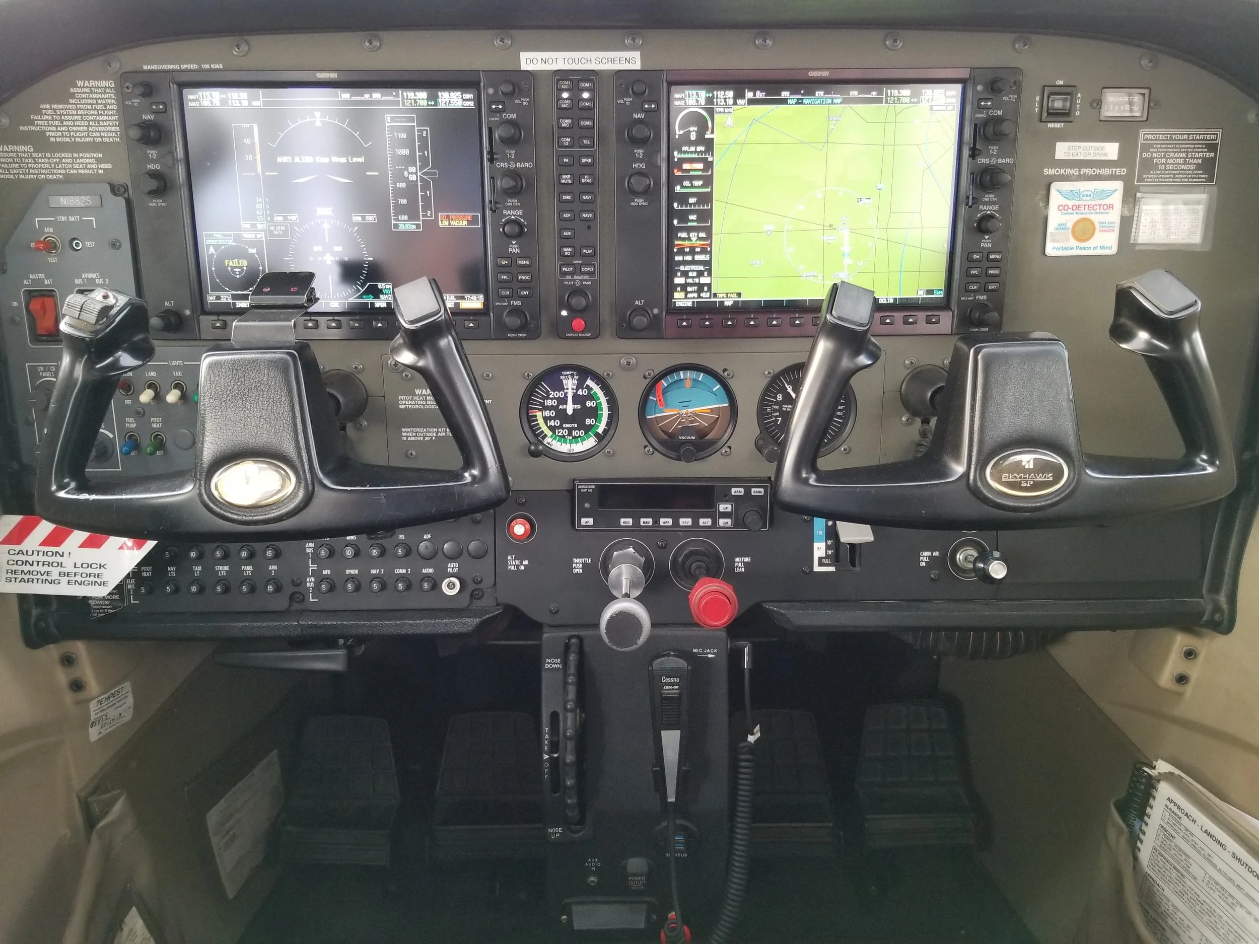 Cessna 172S G1000 cockpit panel