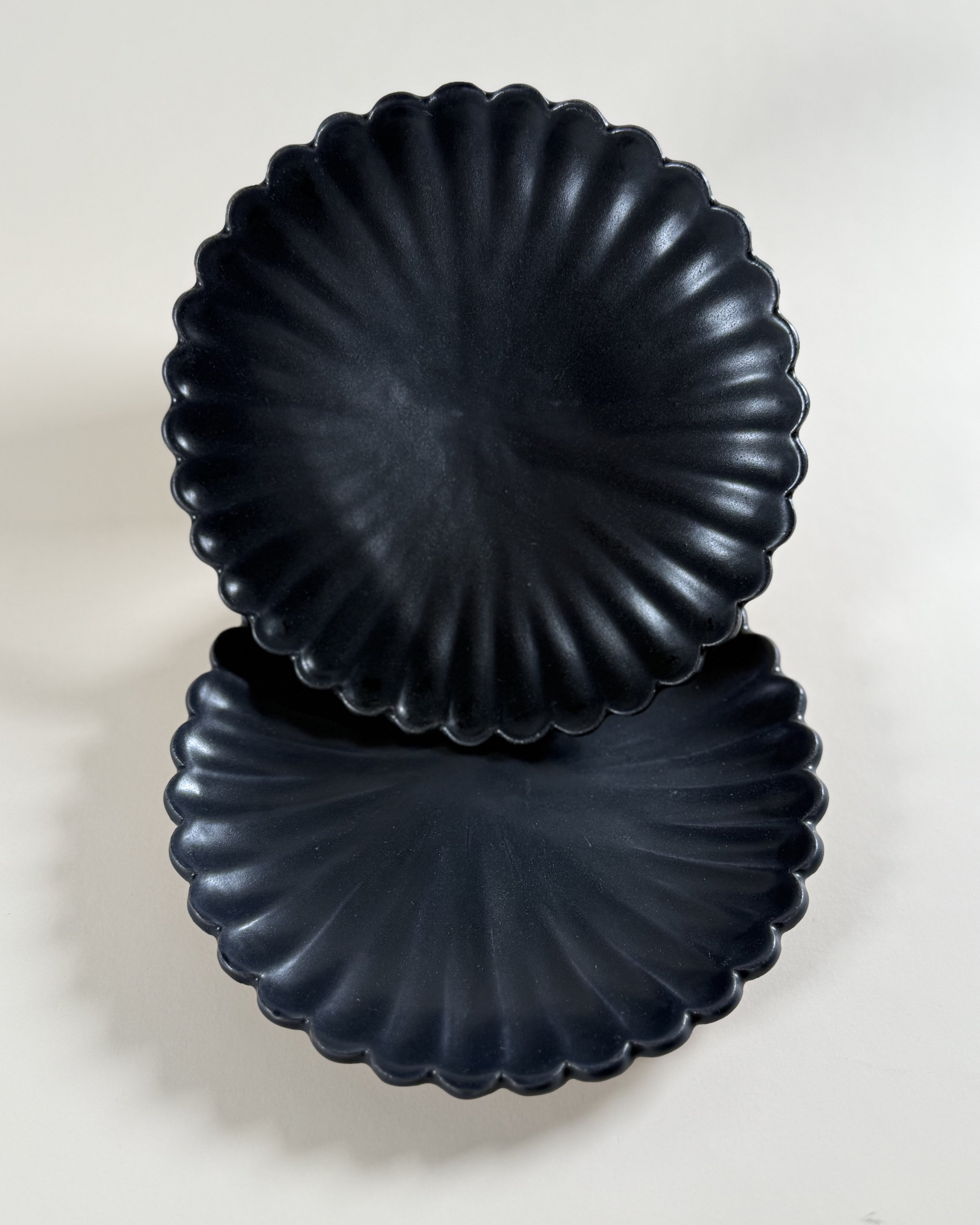 Daisy Plate in Matte Black (Large).jpg