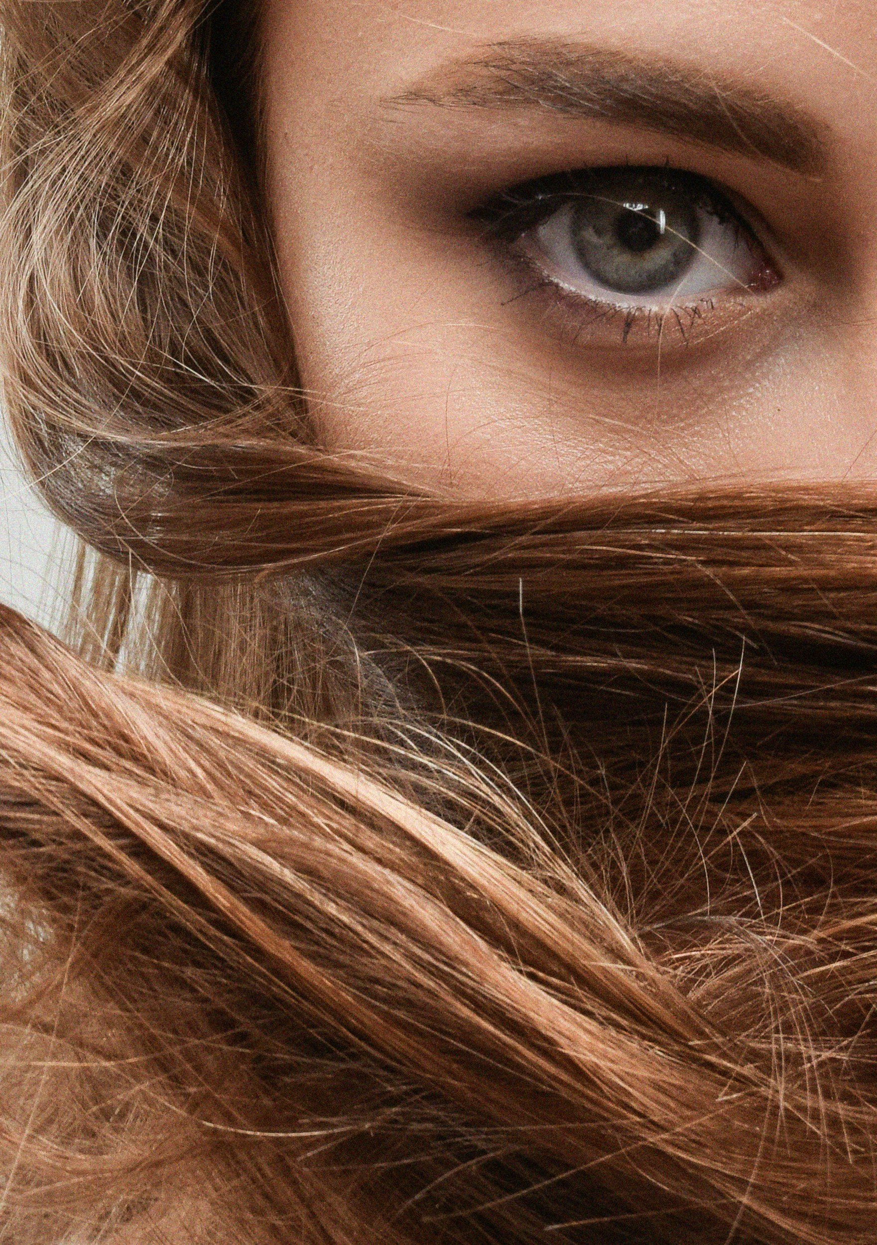 Diseño y depilación definitiva de cejas con electrólisis en la Ciudad de México. Tratamiento preciso y seguro para zonas delicadas.