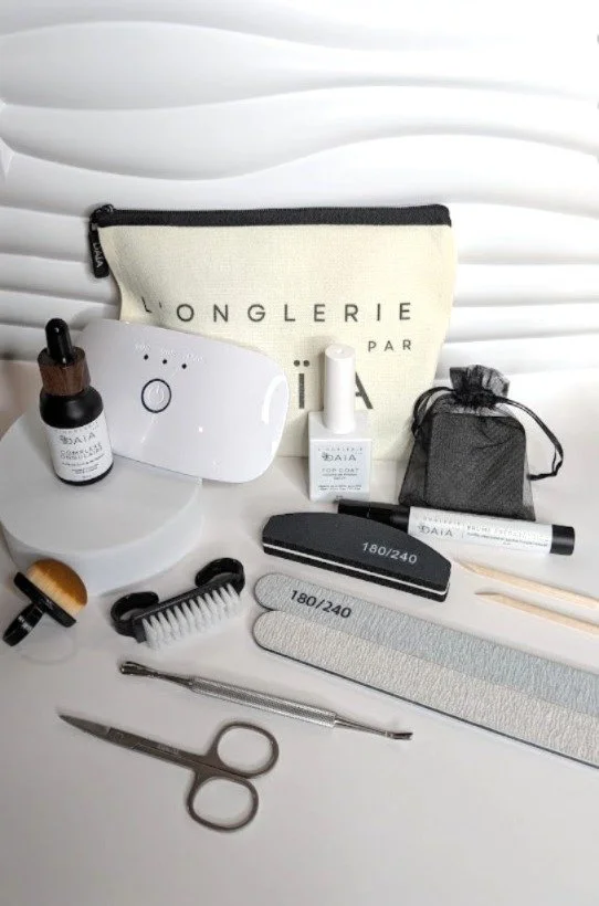 Trousse + Lampe + Top coat.jpg