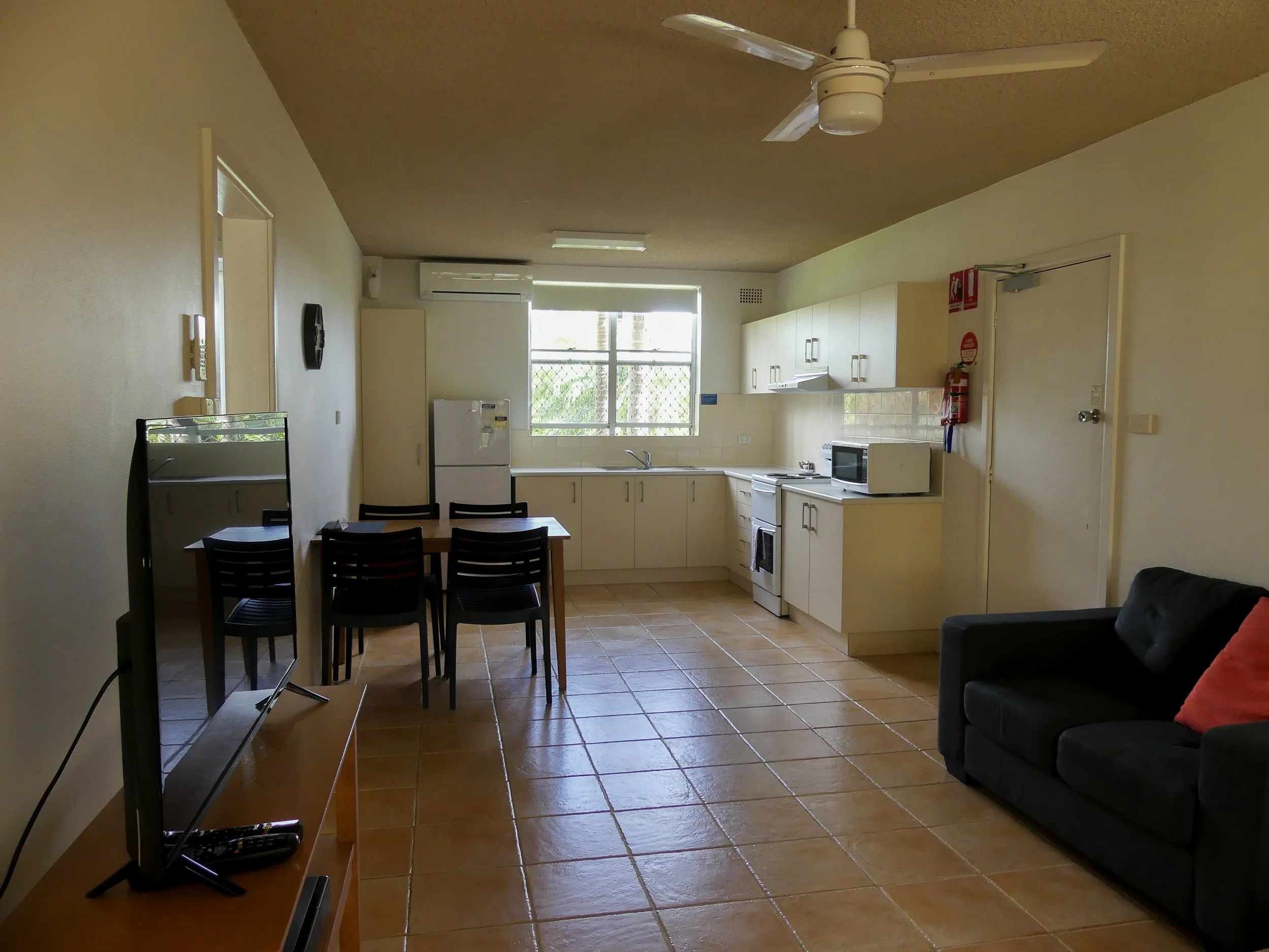 Kitchen tiw.jpg