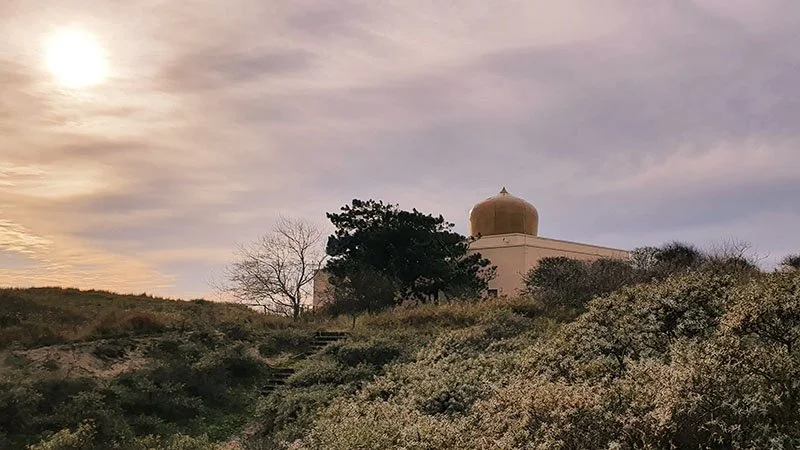 Universel Murad Hassil soefitempel in de duinen bij Katwijk.
