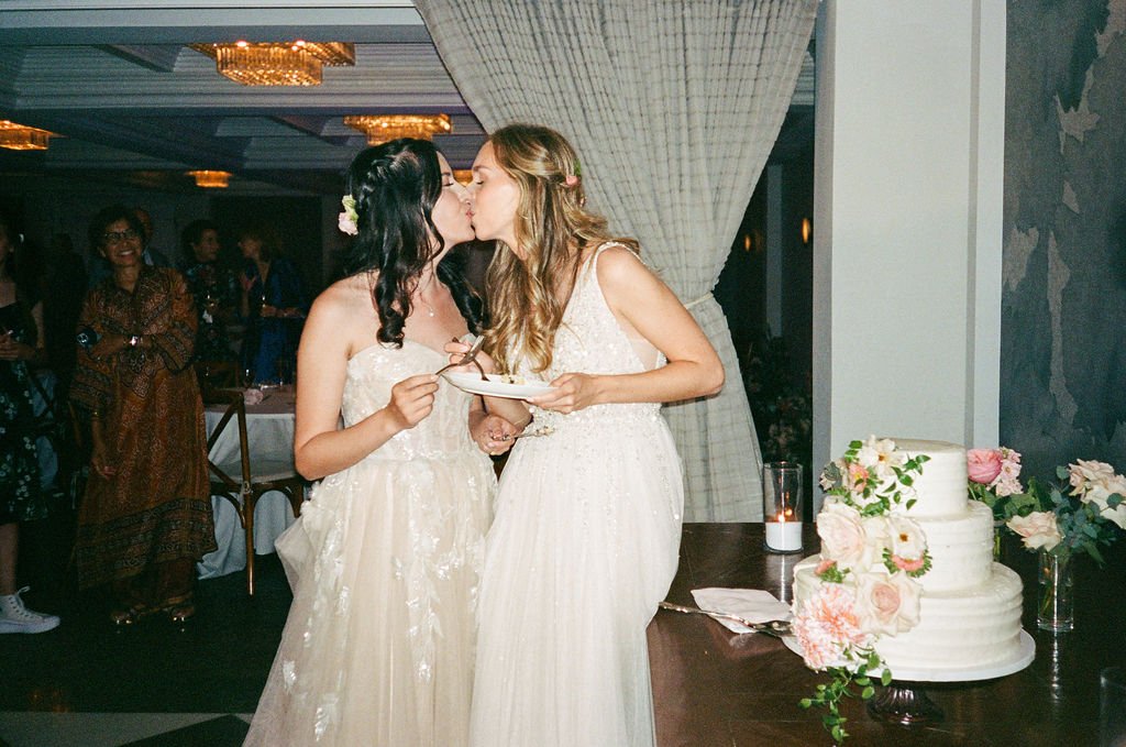 Celine-&-Megan-35mm-Film-Photos-32.jpg