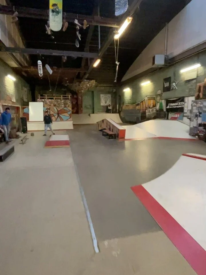 HOW HOW HOW 🎅

Een kerstcadeautje van santa @crooked_skateparks 🥳🖤