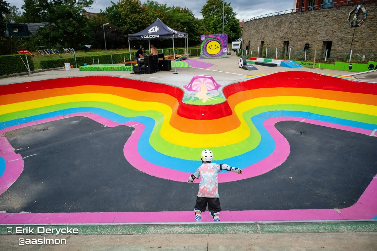 Flowerpower skatefest paint job recap 🌸🎨

Proud of how the skatepark turned out for our last edition of Skatefest in the current park before the big renovation! 🛠️

Fully transformed into Flower Power vibes led by mastermind @stessesunderscore . A