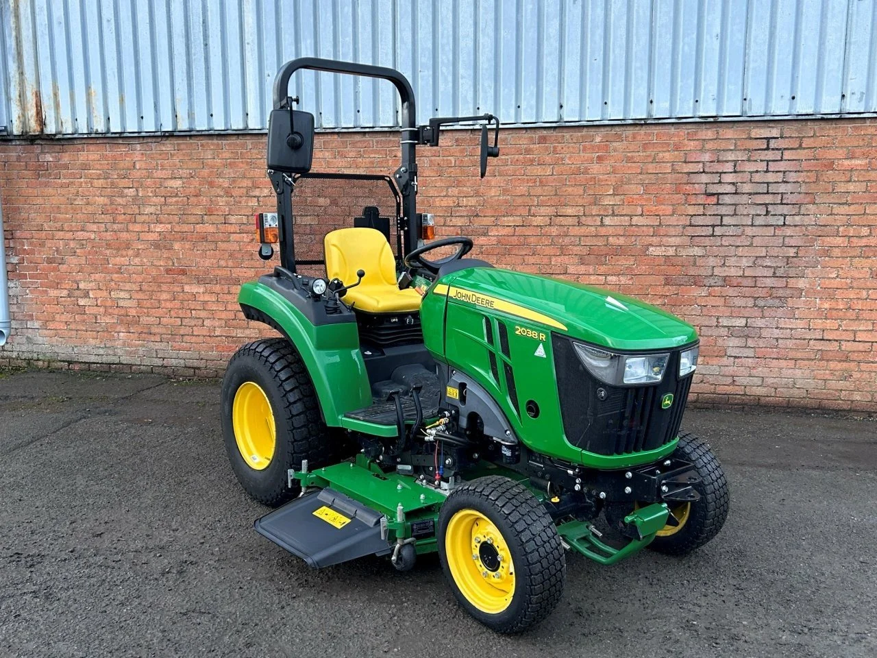 John Deere 2038R