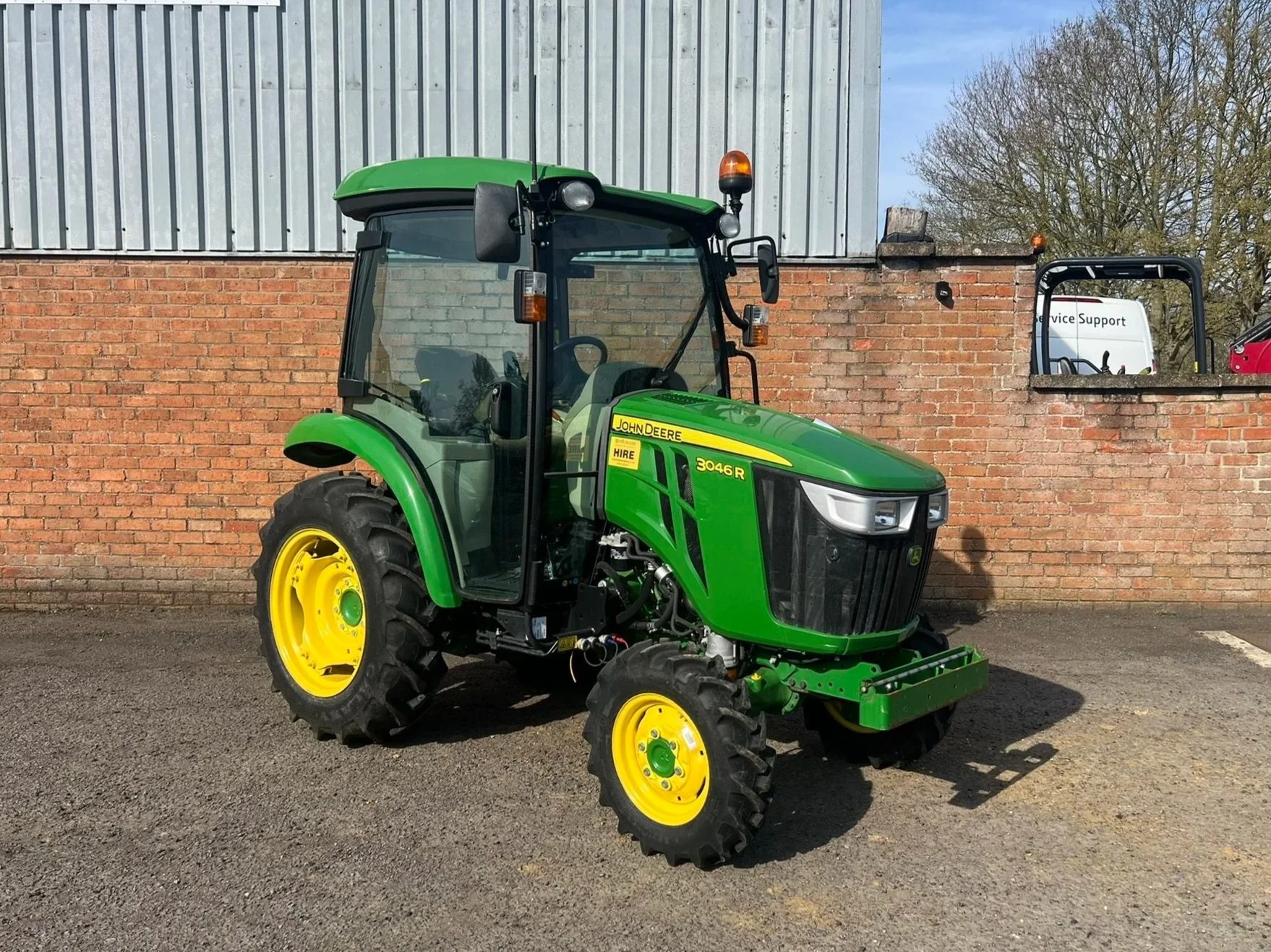 John Deere 3046R