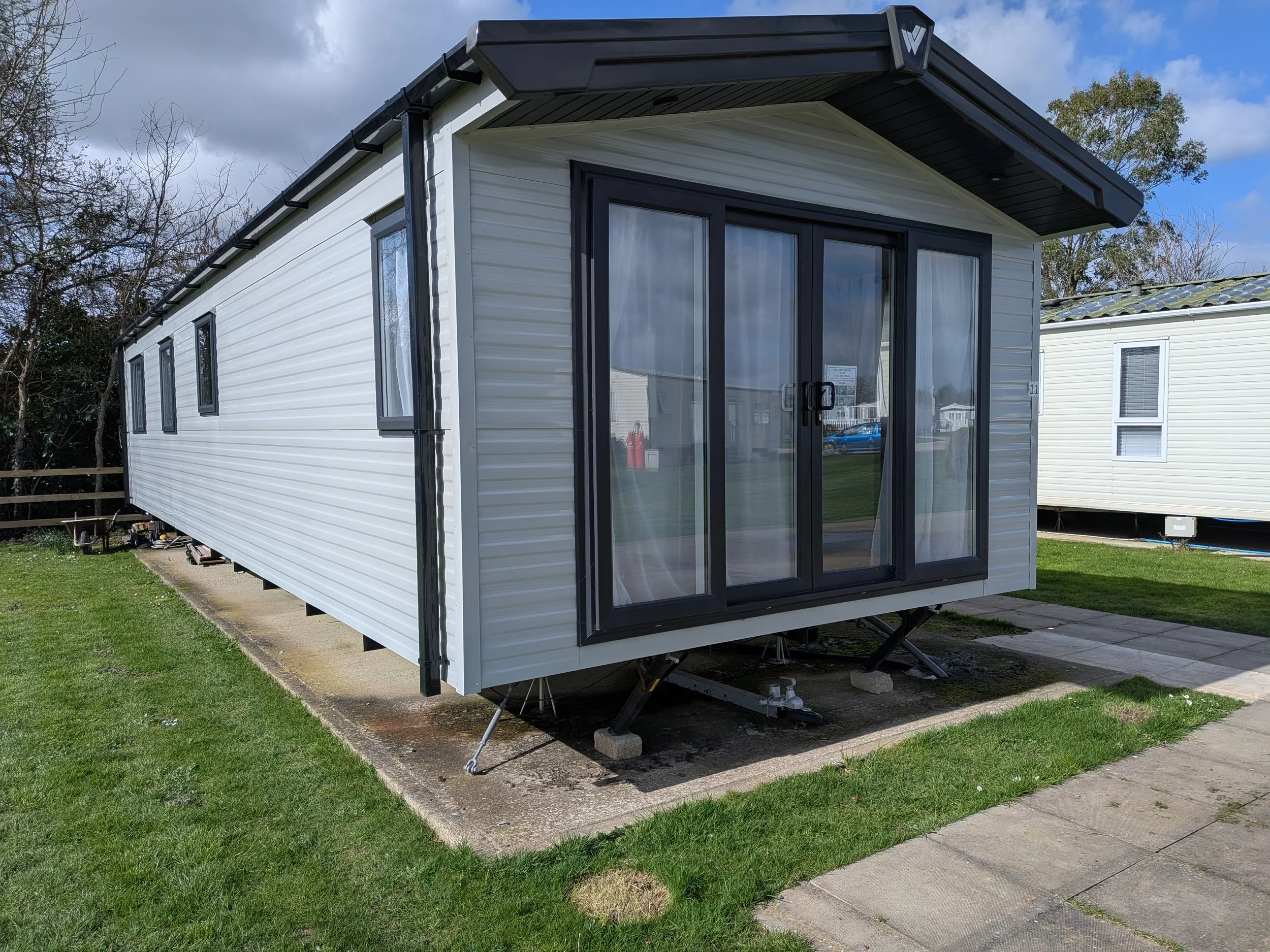 Willerby Manor 2024 35ft x 12ft -PRE-OWNED EXCELLENT CONDITION