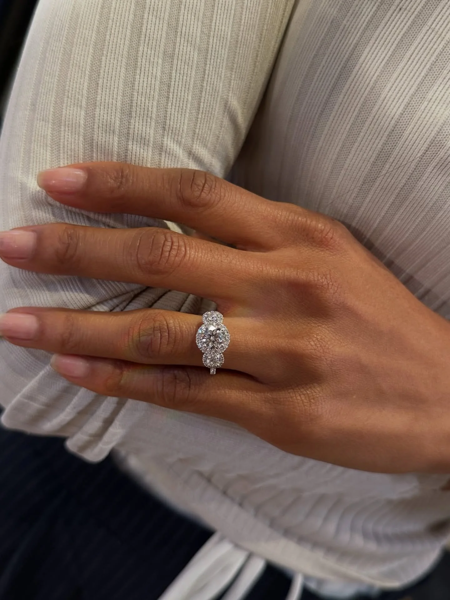 3 stensring med diamanter💎💍 Findes i alle st&oslash;rrelser. Prisen er 149.000kr #gold #diamonds #finejewelry