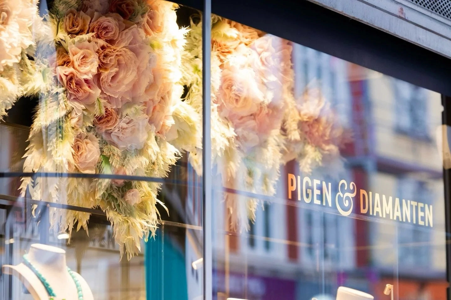 Vi s&oslash;ger en salgsassistent/elev med branchekendskab! Ans&oslash;gning og CV modtages p&aring; mail@pogd.dk ❤