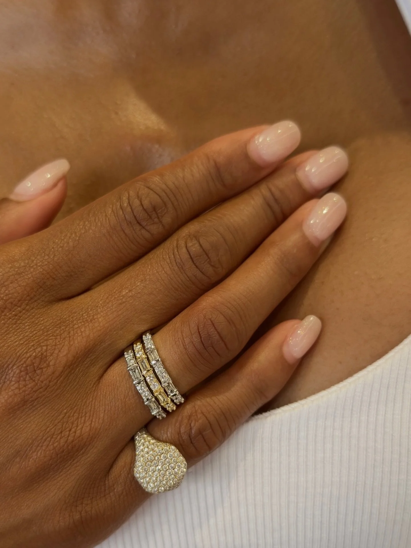 Fineste ringe med diamanter og baguette💎 Prisen er 9900kr❤️ Pave signet koster 33.900kr #gold #diamonds #finejewelry #inspiration #v&aelig;rnedamsvej