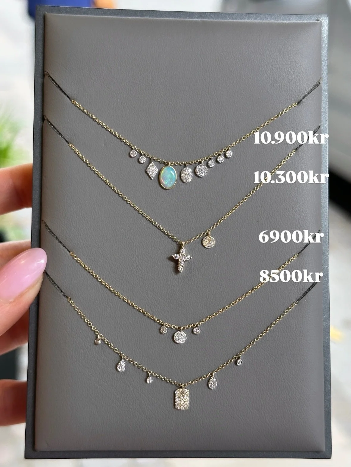 Smukkeste k&aelig;der i guld med diamanter💎 Findes kun 1 af hver til de her priser 🩷 #gold #necklace