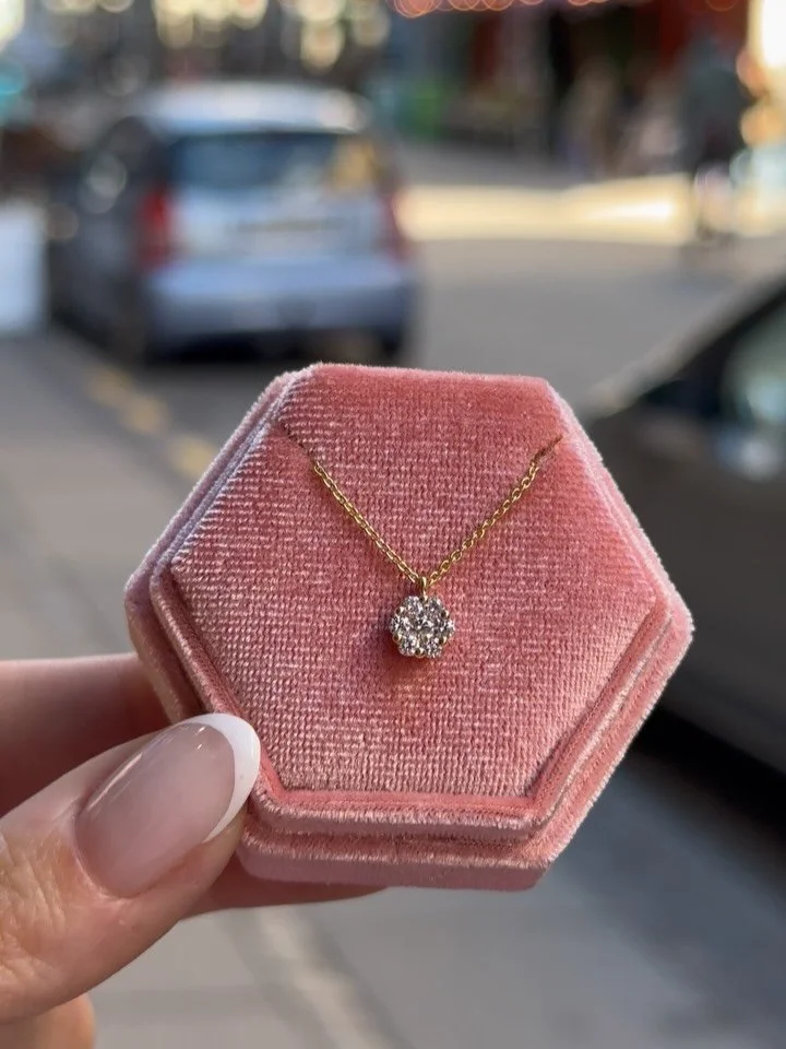 Smukkeste k&aelig;de med diamanter 💎 Findes i guld og hvidguld ✨ Prisen er 15.900kr #gold #diamonds #necklace #amazing