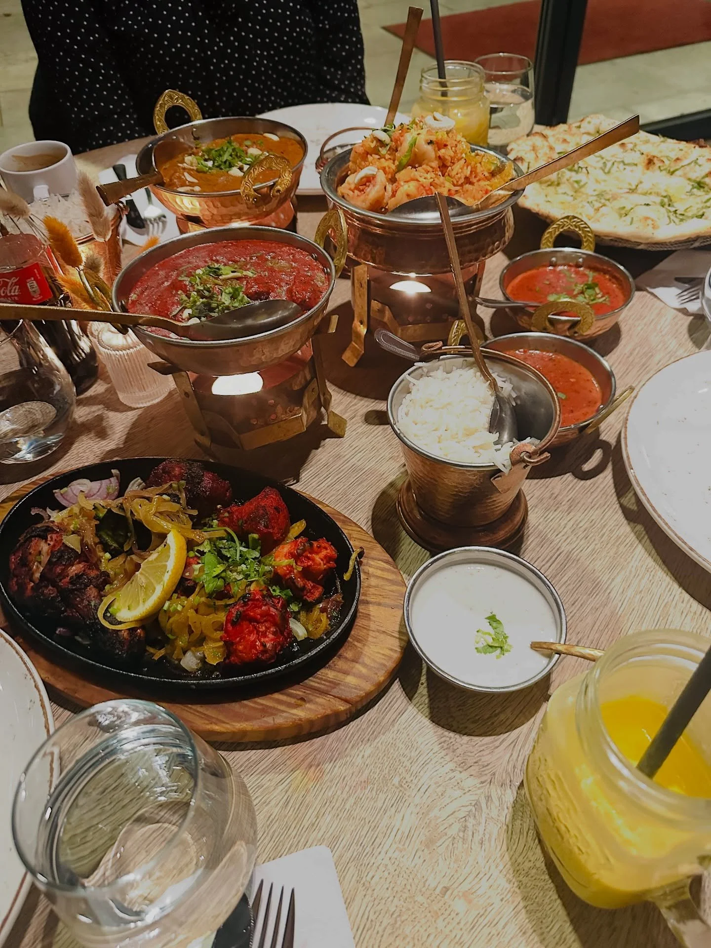 🔥Nybakte naan, varme curries, ekte indisk soulfood. Sanjay&rsquo;s venter p&aring; deg!