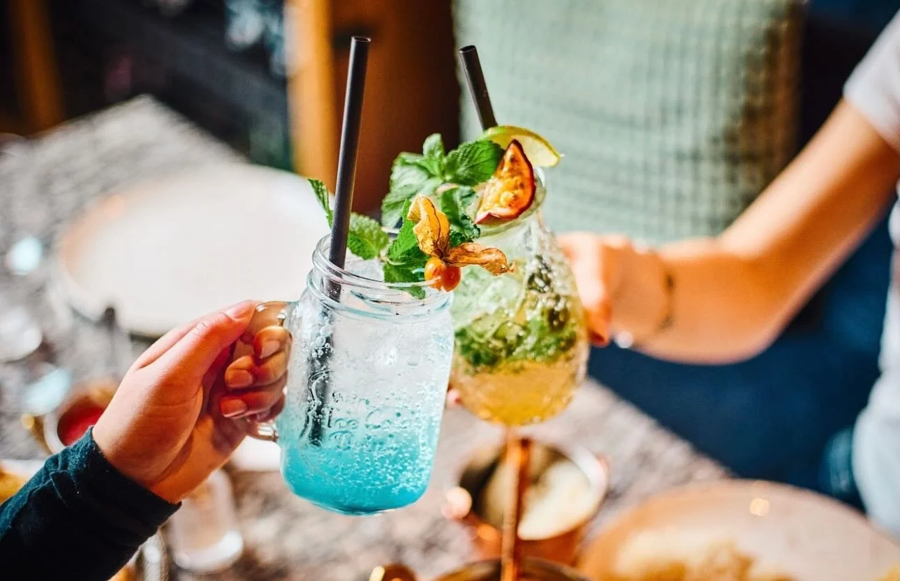 Afterwork man&ndash;fre 15:00&ndash;17:00 🎶 God stemning, musikk og noe godt i glasset!

🇮🇳 Sanjay&rsquo;s, indisk mat laget med ferske ingredienser
📍 L&oslash;renveien 44, 0585 Oslo
📞 Kontakt oss p&aring; +47 22 22 26 00

#sanjays #sanjaysoslo 