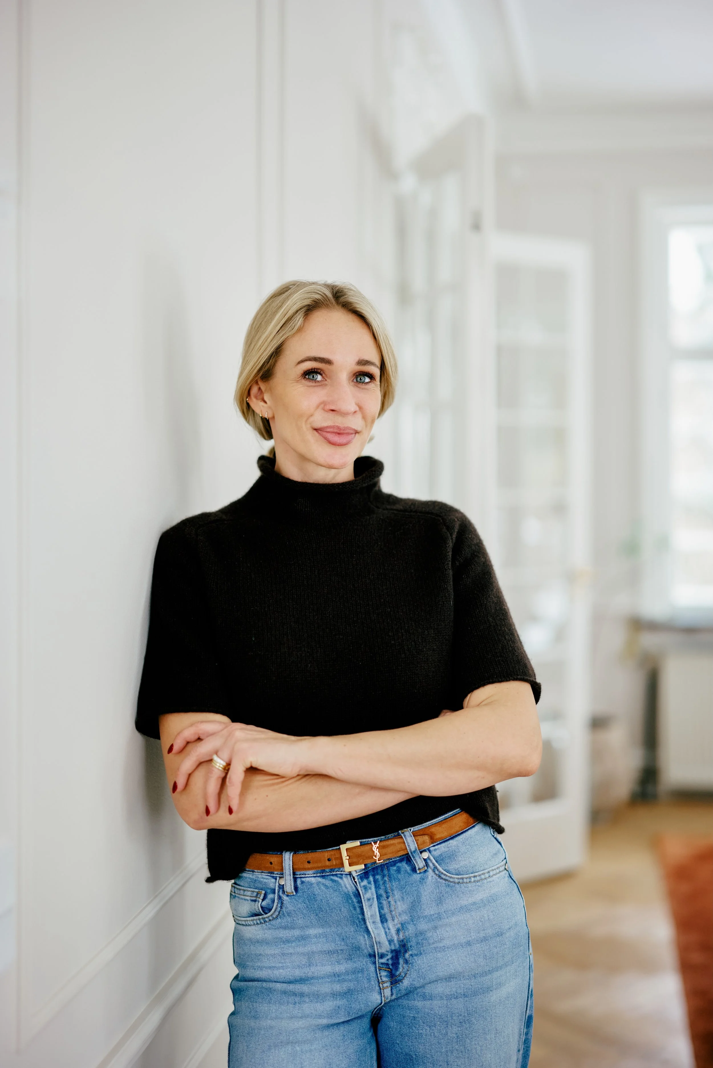 En troværdig og erfaren kvindelig psykoterapi der tilbyder in nærværende samtaler og forløb for individuelle, par eller familier.