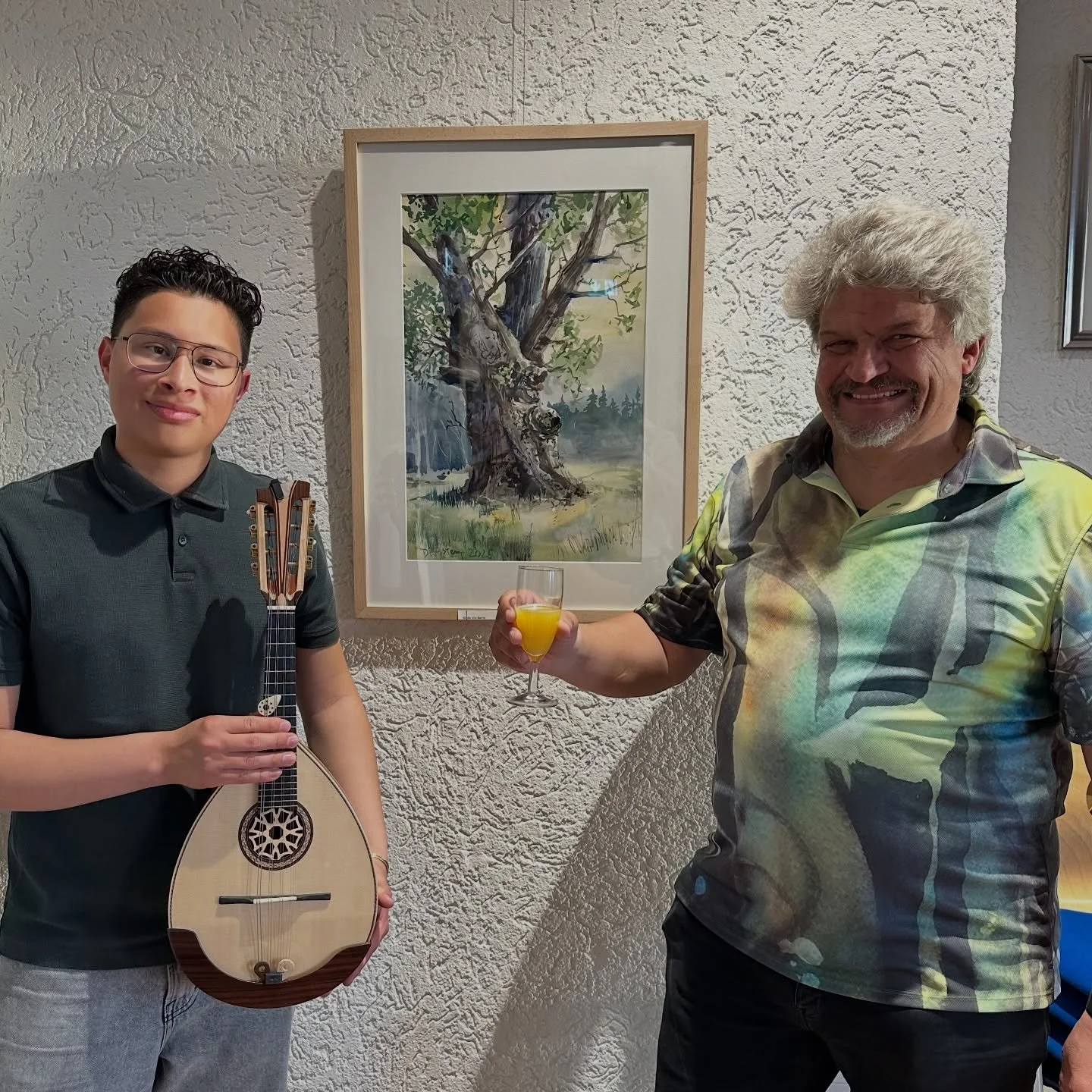 Heute auf der Vernissage von @dieterwystemp gespielt 🎨🎶
Hat echt mega Spa&szlig; gemacht, Teil davon zu sein.

Vor allem krass, dass ich zusammen mit meinem Idol Uwe ausgew&auml;hlt wurde, um vorzuspielen 🙏
Werde ich auf jeden Fall nicht so schnel