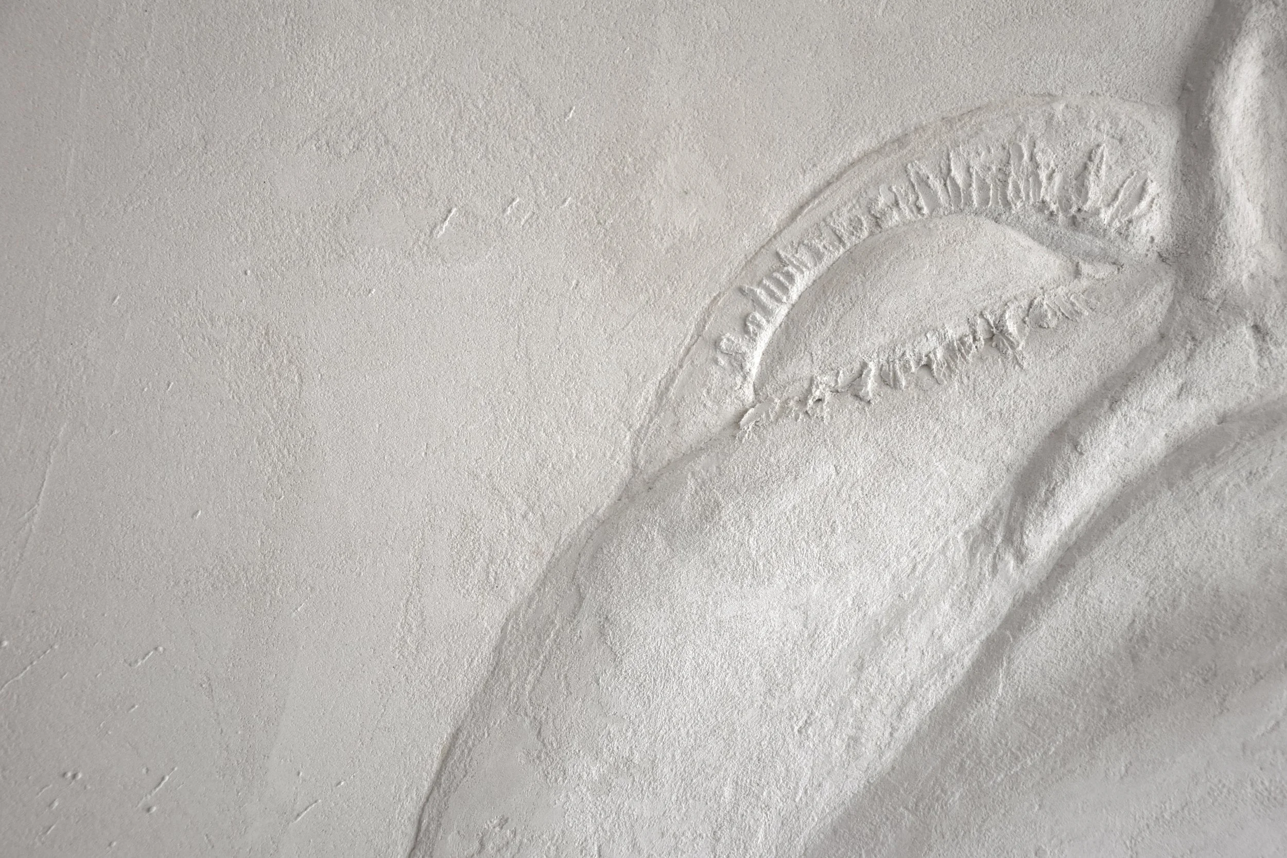 Éléa est inspirée du roman pacifiste de René Barjavel, La Nuit des Temps. Elle incarne une sagesse ancienne et silencieuse, menacée par la brutalité contemporaine.