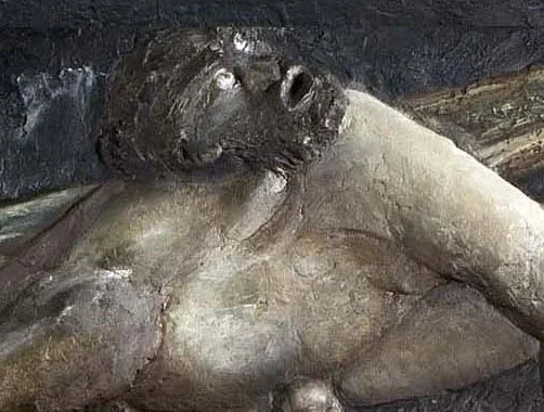 Détail homme à la barre.jpg