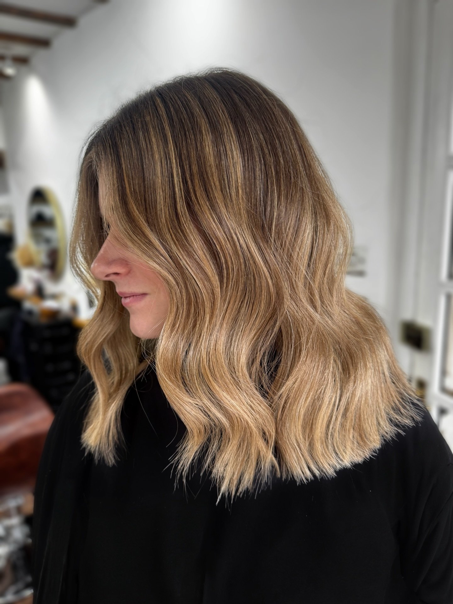 A blended honey blonde with subtle depth at the root and brighter pieces through the mids and ends 
Designed for softness, dimension and a natural grow-out 

#bronde #blondehair #livedinhair