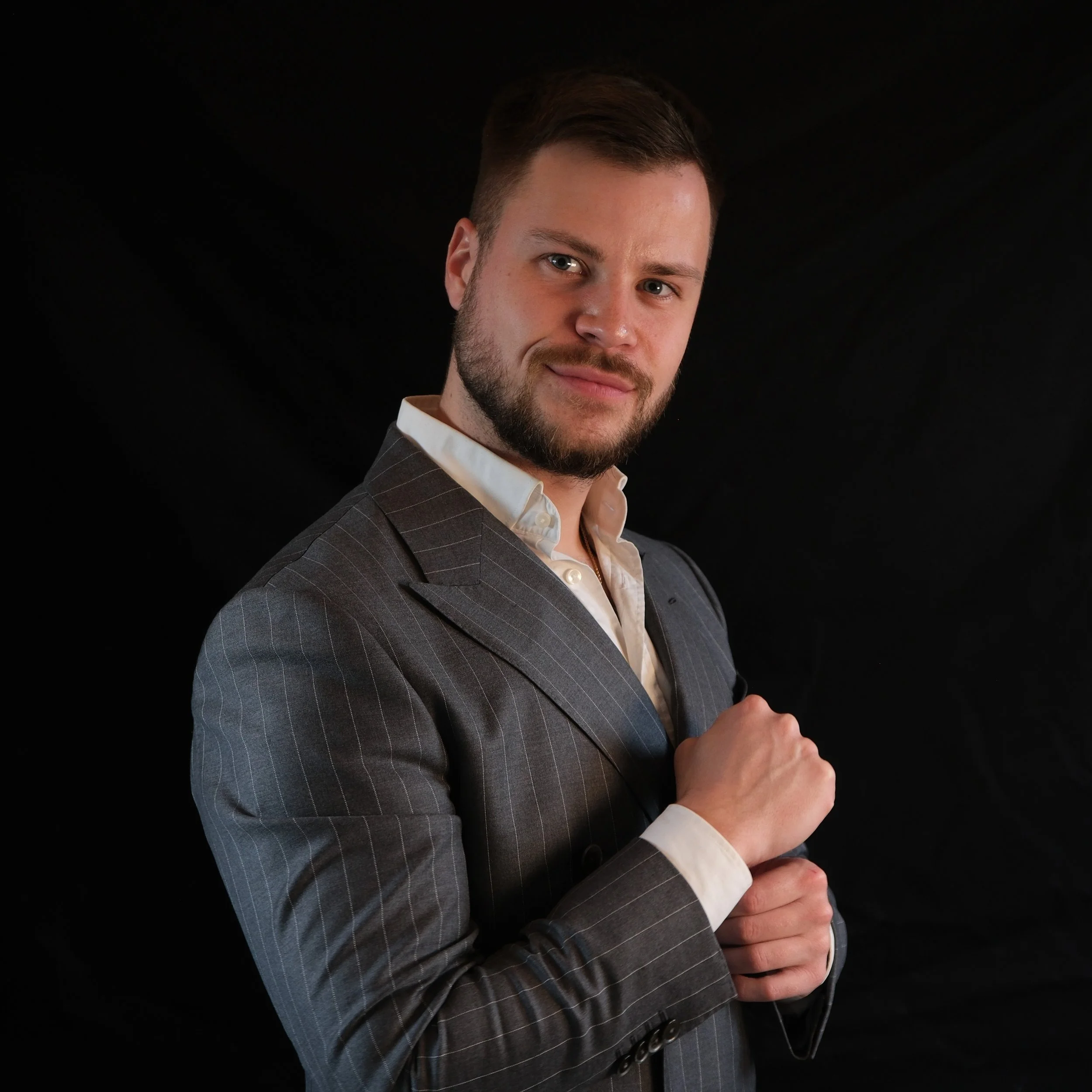 Investor, Ingenieur und Unternehmer. Valentin Kremer ist der Gründer der Academy 25. Dein Mentor dein Lehrer dein Freund. Eine Vertrauensperson für die Börse