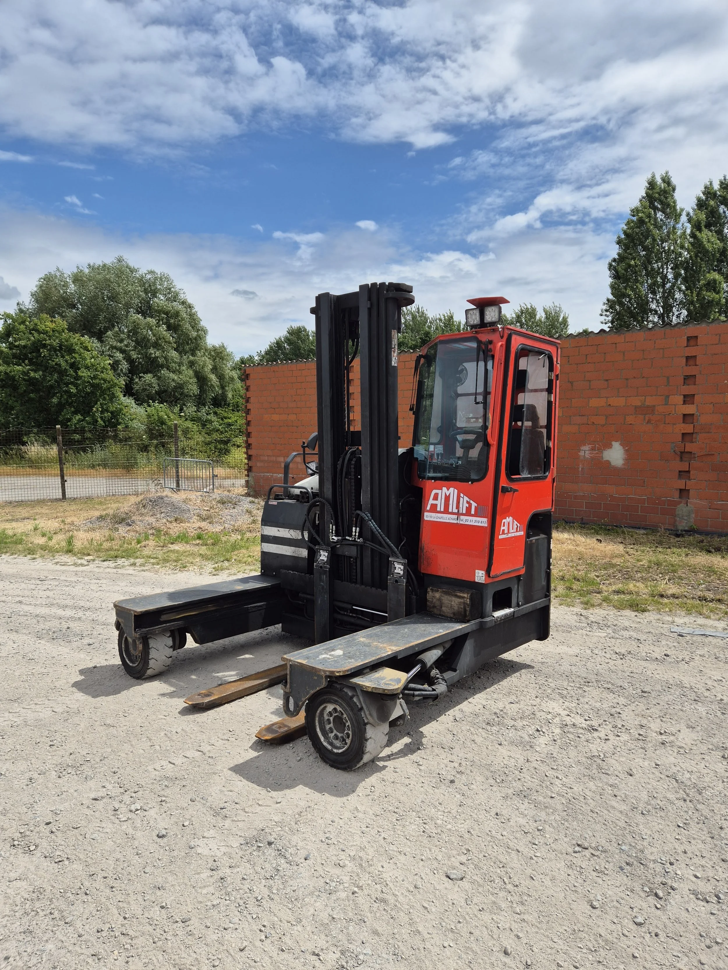 Used AMLIFT multidirectional sideloader forklift for sale at VIMEX Belgium