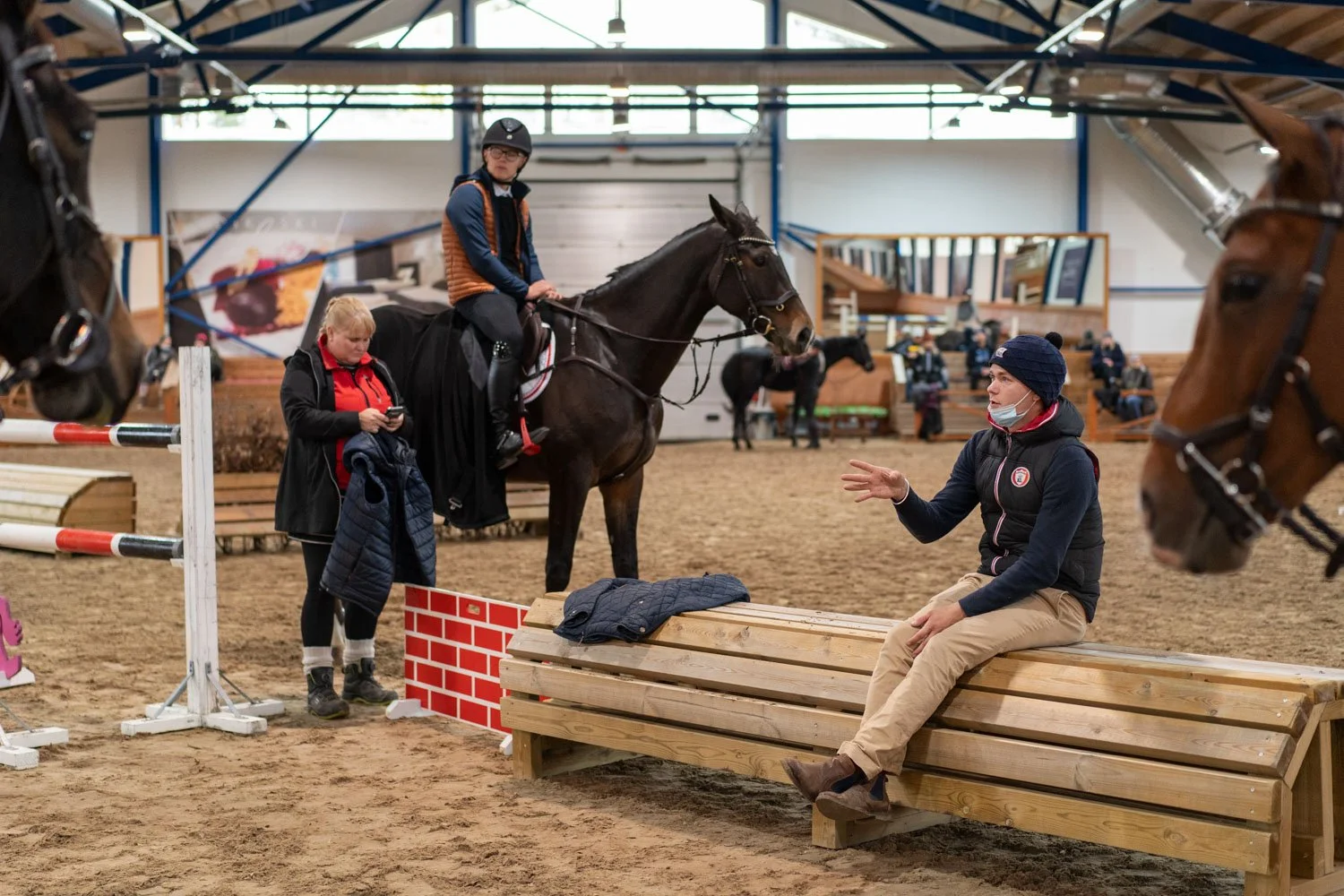 Eventing rider Elmo Jankari training young riders at Woikoski Hevospalvelukeskus for Inhimillisiä Uutisia