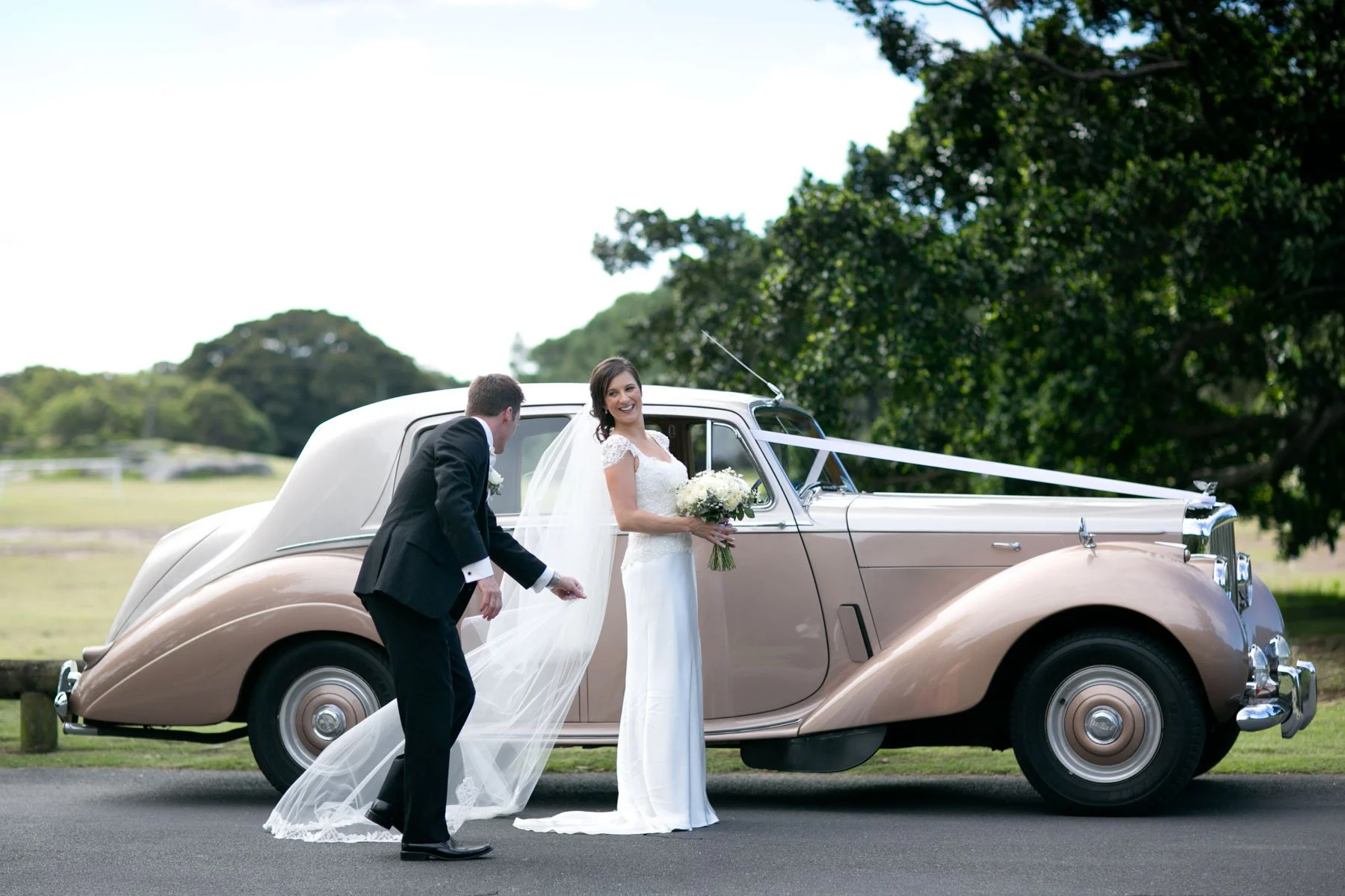 sydney-wedding-photography-vintage-bentley-wedding-car.jpg