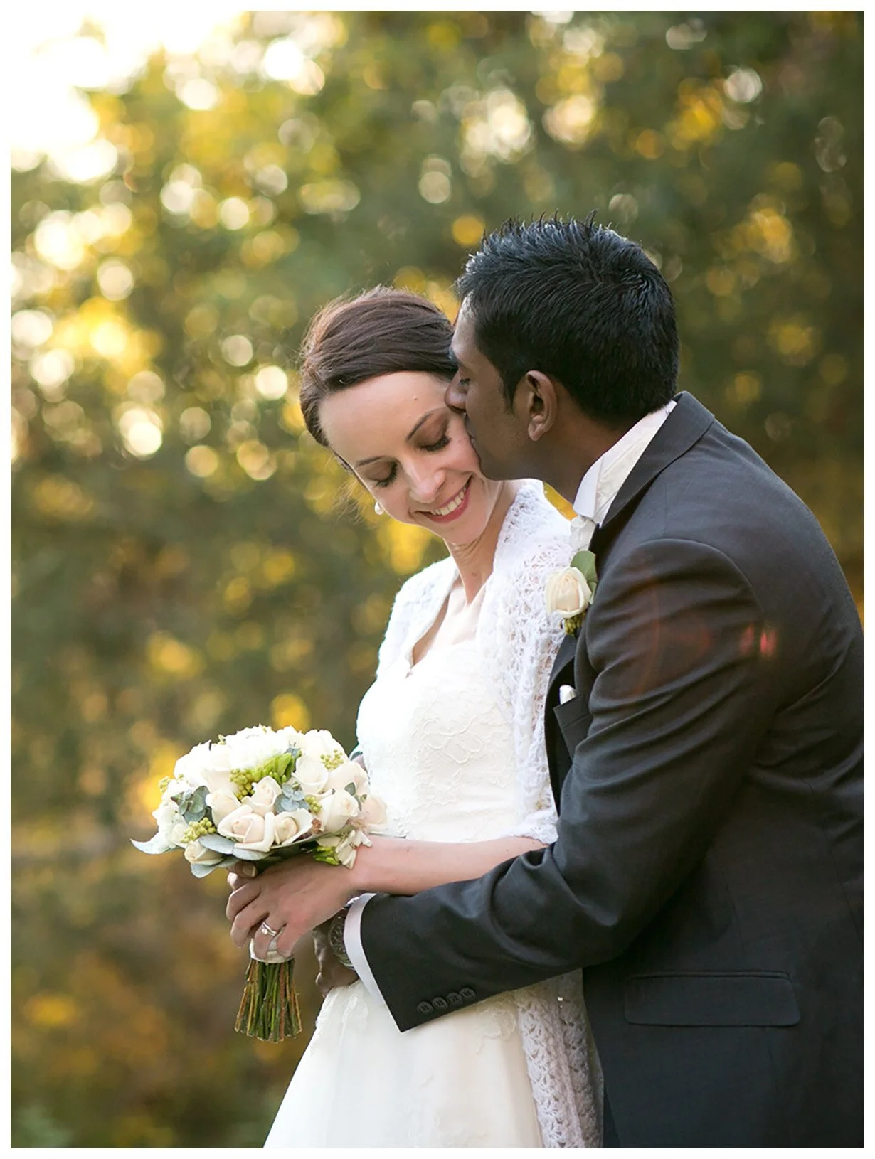 23-viruben-isabel-wedding-portrait-kiss.jpg