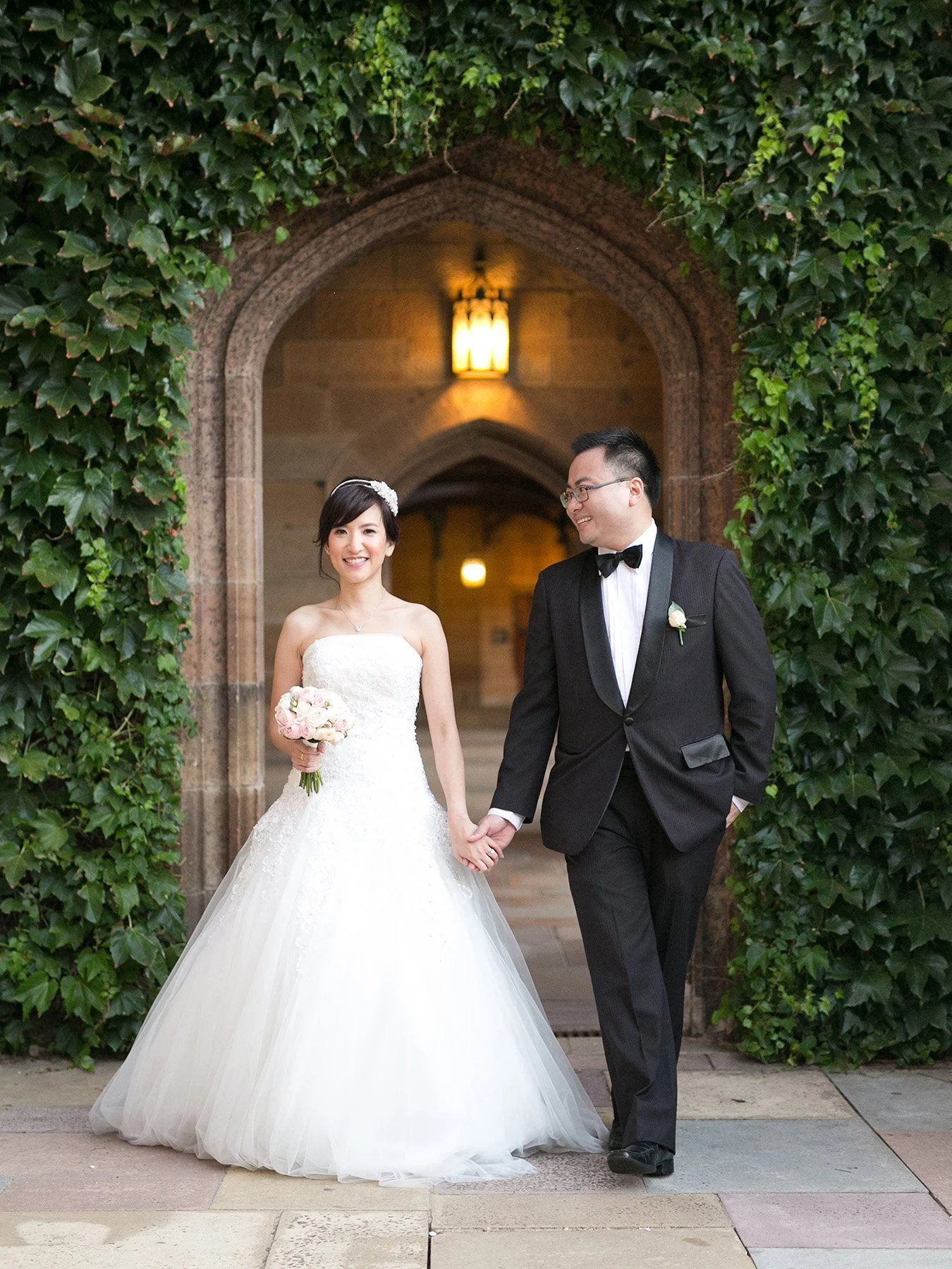 bridal portrait ivy arch university of sydney quadrangle