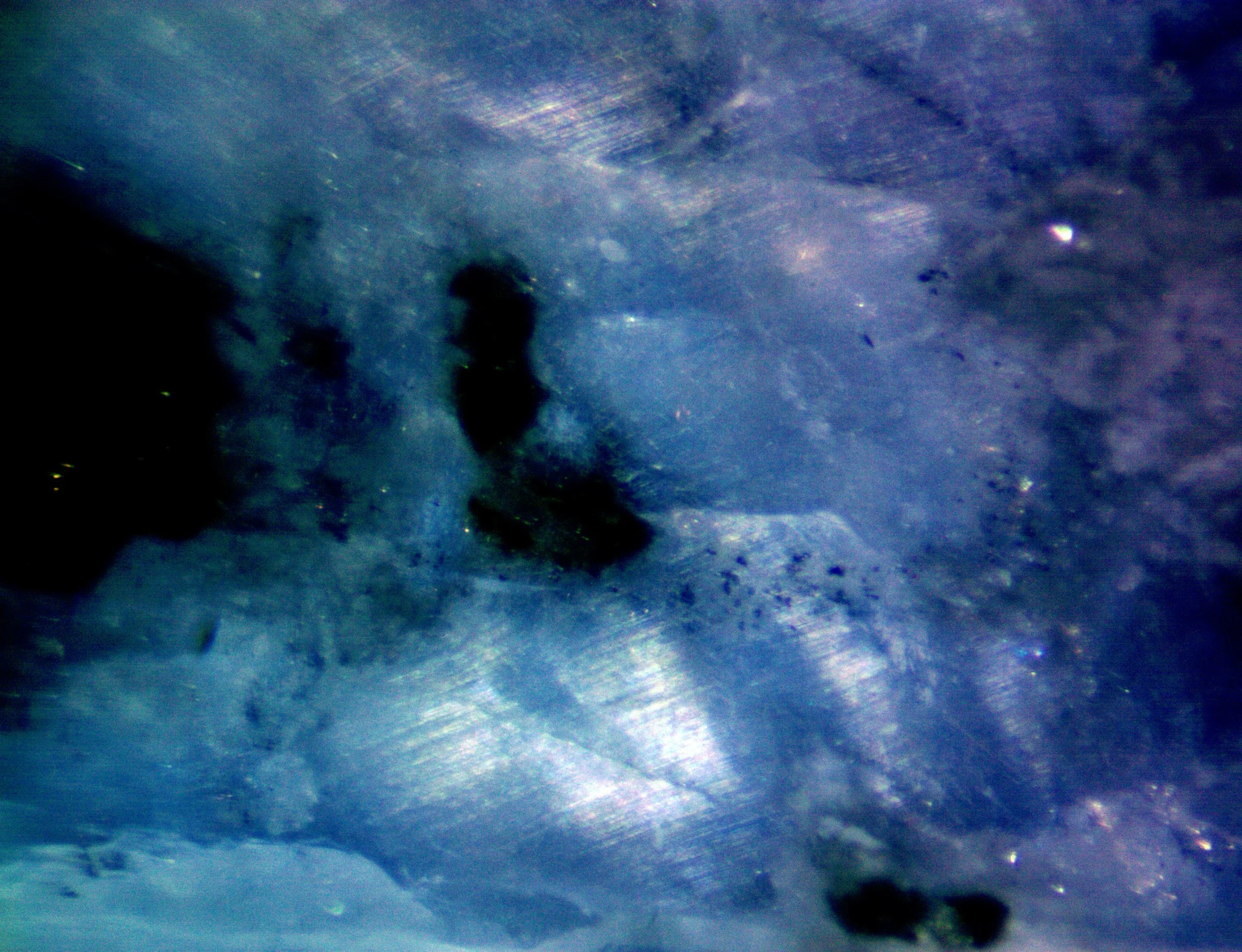 Blue quartz from the Lainici-Păiuș quartzite (Romania) showing chatoyancy caused by rutile needles.