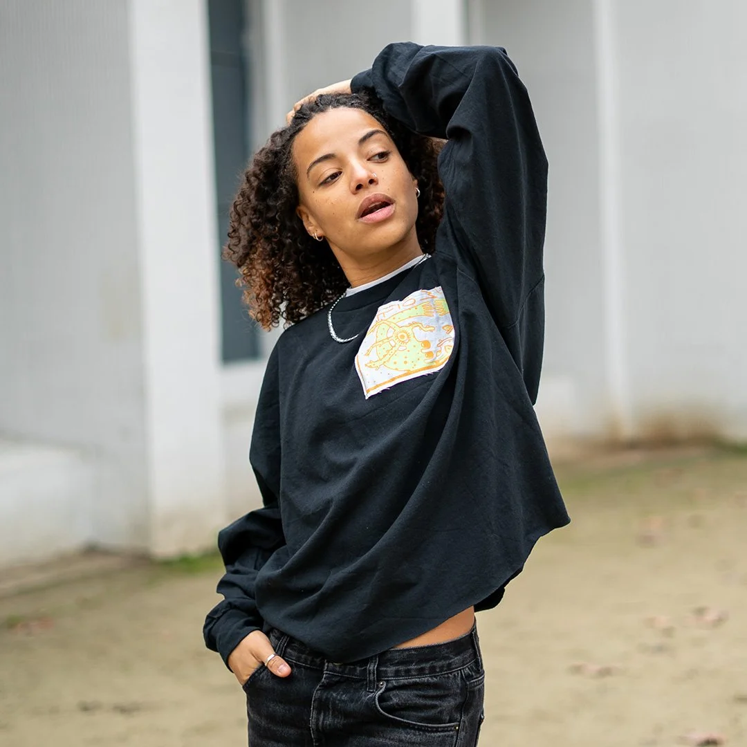 Cropped Longsleeve Schwarz Bloom-1.jpg