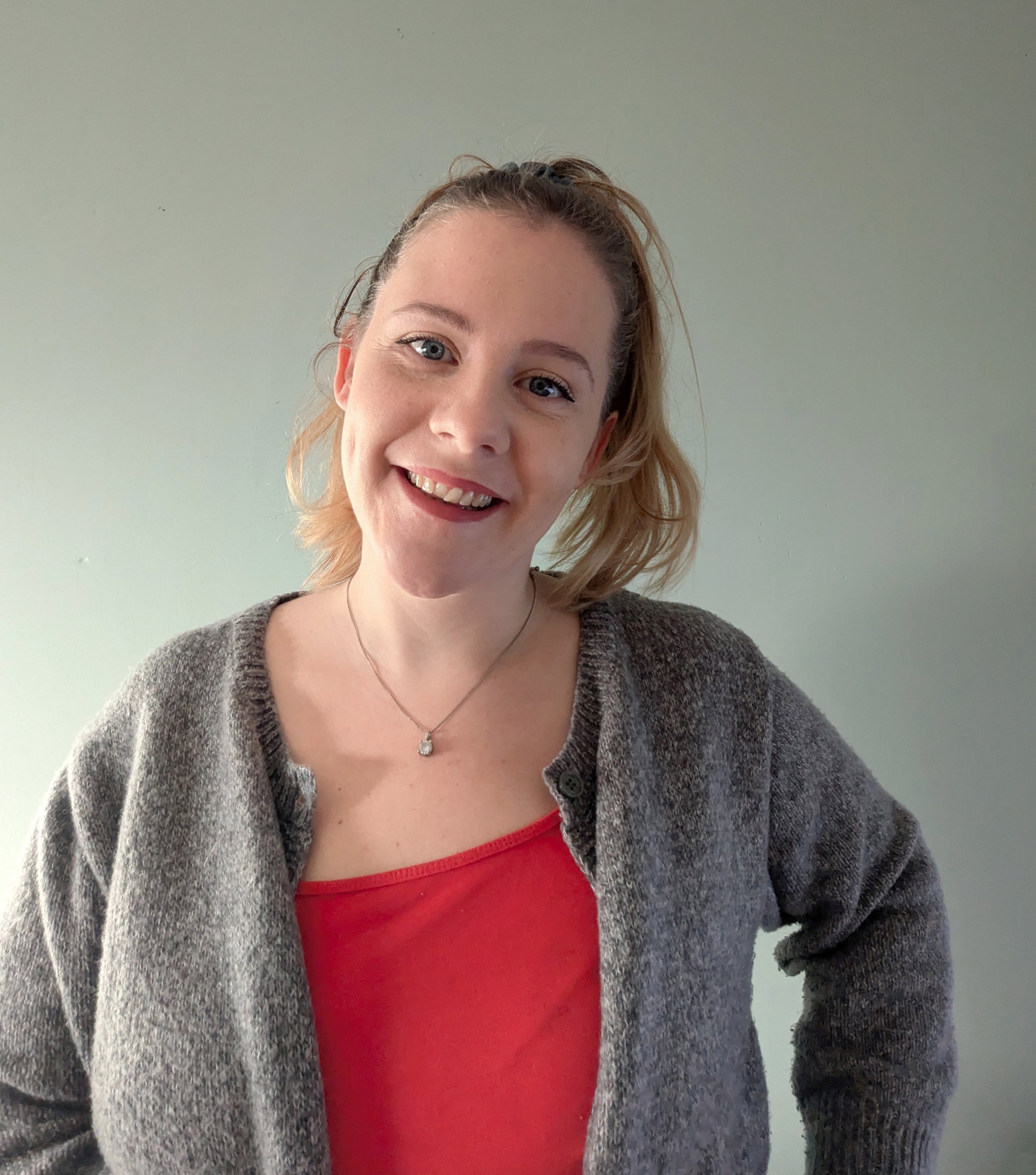 Lisa, the founder of OH Arts, smiling at the camera. OH Arts provides a personal concierge service for artists looking for premium giftware and custom merchandise.