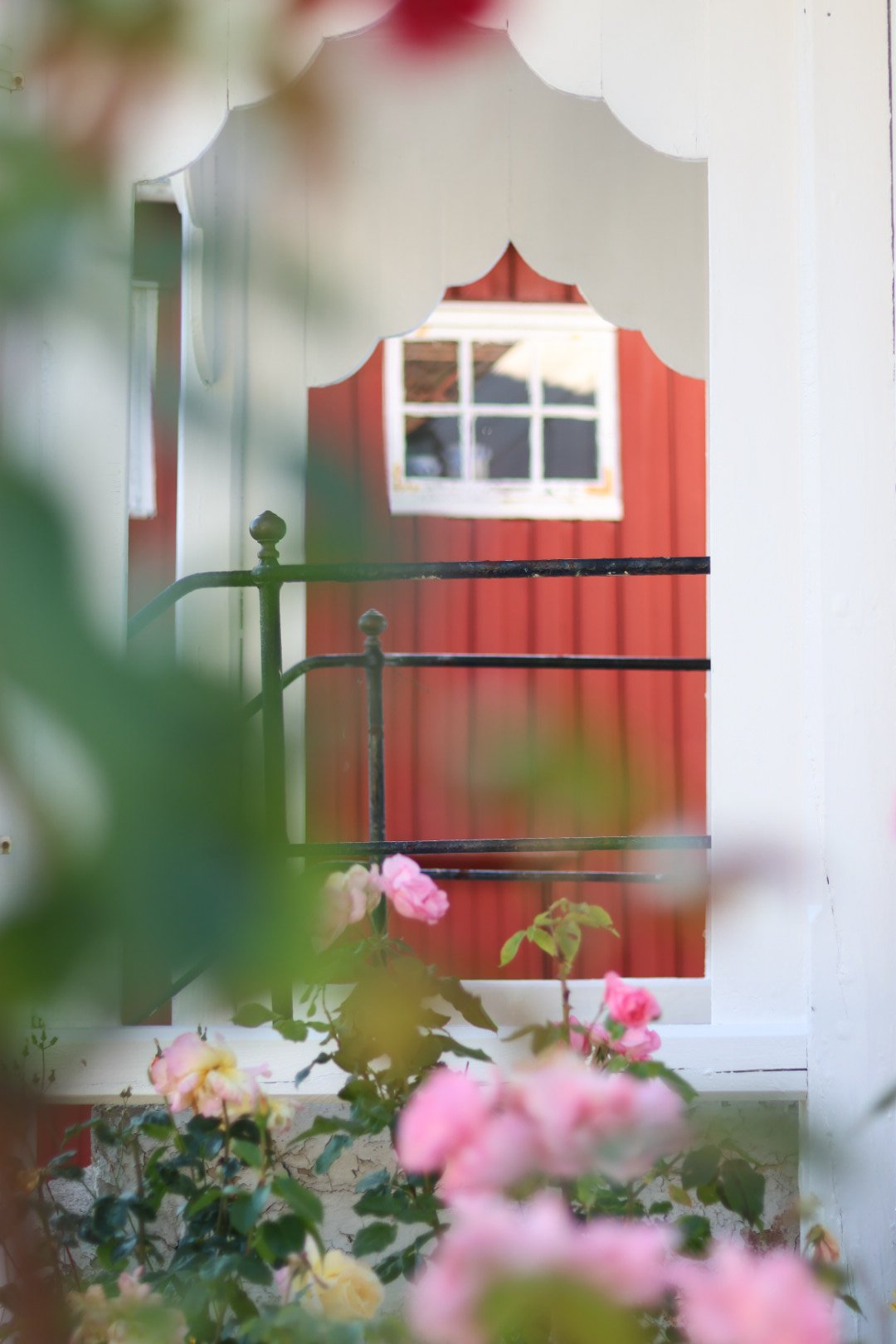 Utsikt og innblikk i et verneverdig miljø i Brekkestø i Lillesand.