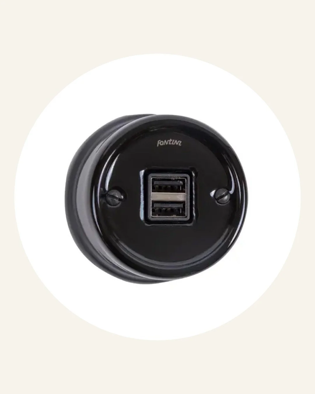 USB-kontakt i hvitt/sort porselen