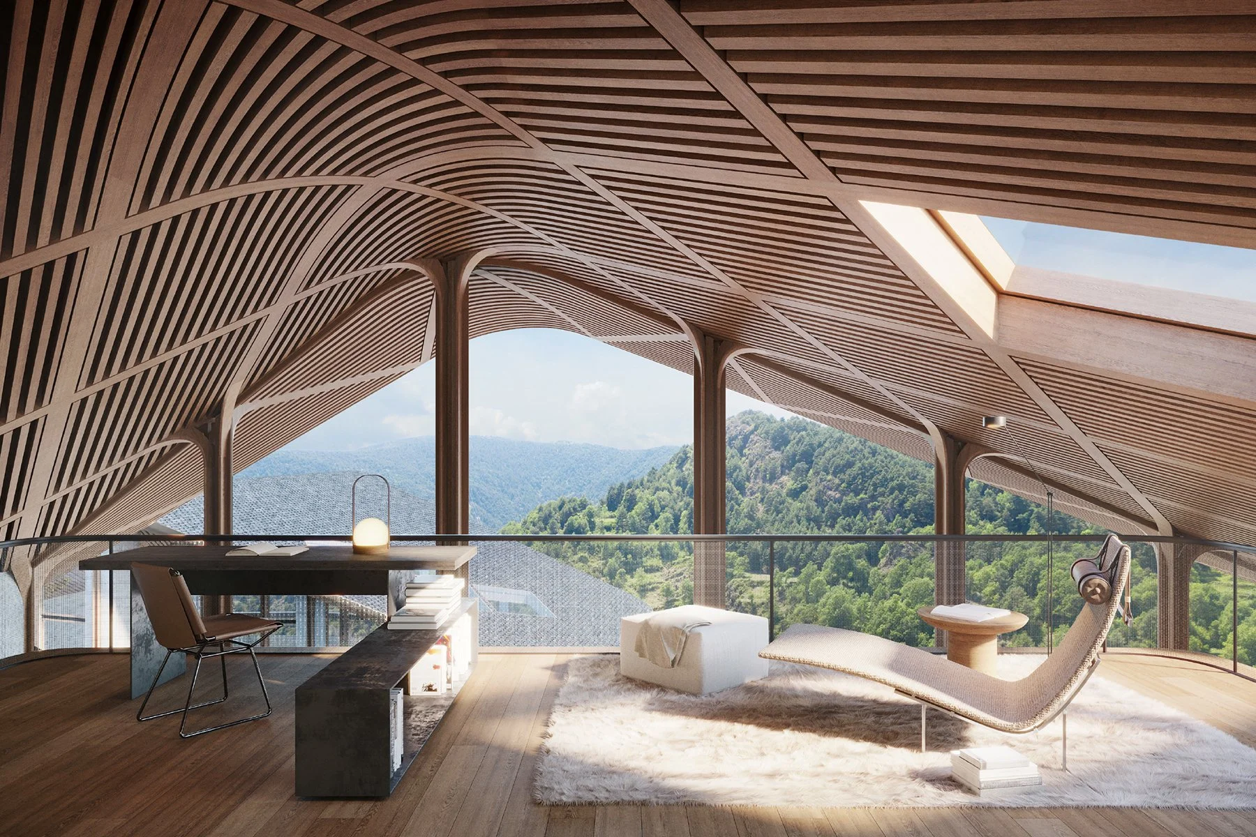 Espacio interior en una casa moderna de madera con vista a montañas y cielo azul, sillón largo, mesa de noche y estantería con libros.