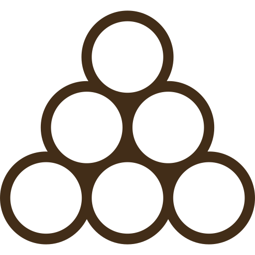 Ein Stapel von sechs Holzstücken in einer Pyramidform