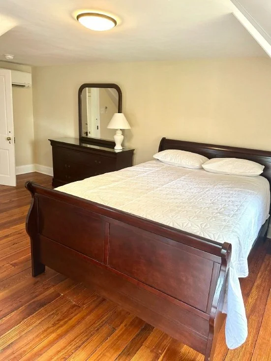 Bedroom at Mosaic House, a maternity home program located in Northern Virginia.