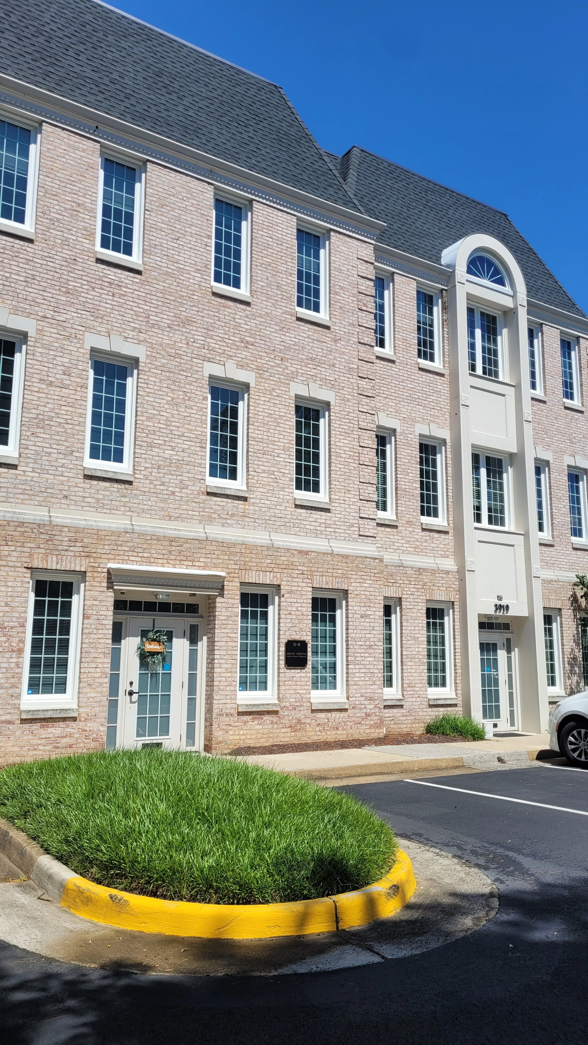 Front of the office building for Mosaic Virginia's Fairfax office.