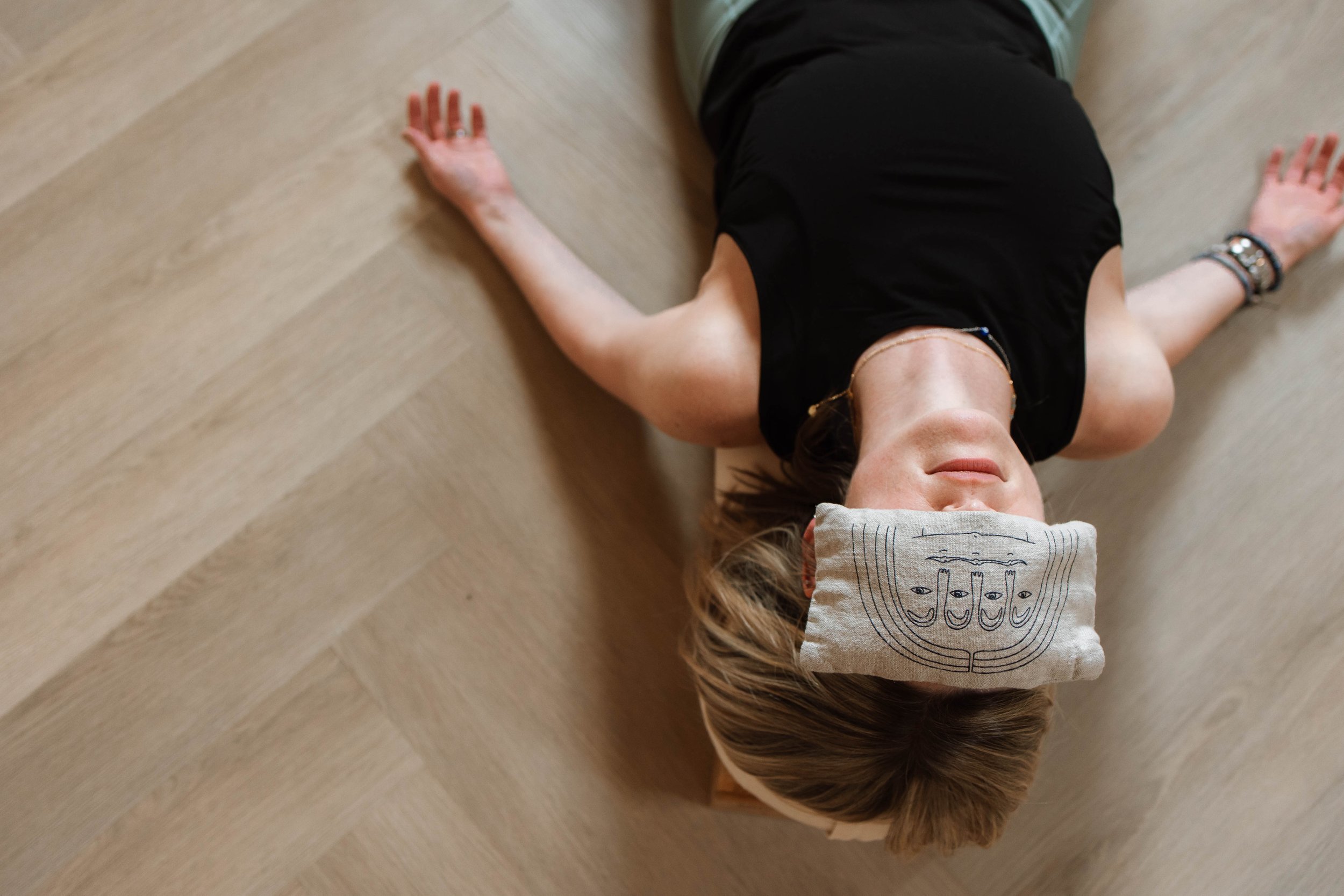 Amy Yogi Cotswolds practicing yoga in a yoga studio on a yoga retreat in a beautiful studio in the cotswolds.